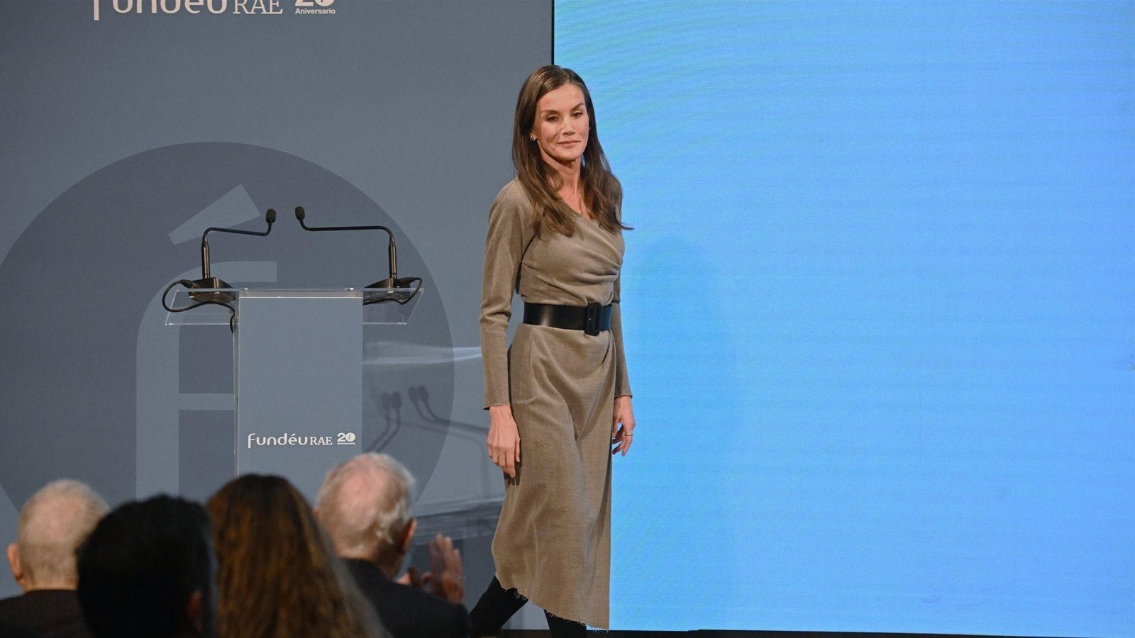 La Reina Letizia durante el acto conmemorativo del 20º aniversario de Fundación del Español Urgente “FundéuRAE”, celebrado en la Real Academia Española.