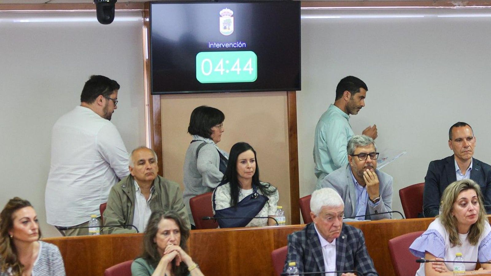 Tres concejales del BNG abandonaron el pleno al negarse Caballero a dar explicaciones por el caso Saltamontes.