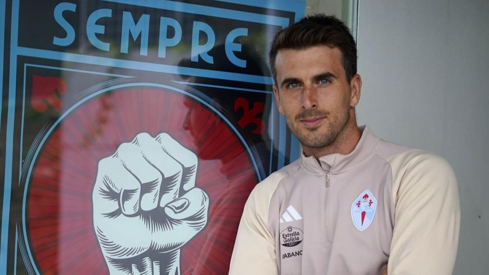 El guardameta Iván Villar, ayer, durante la entrevista en Afouteza.