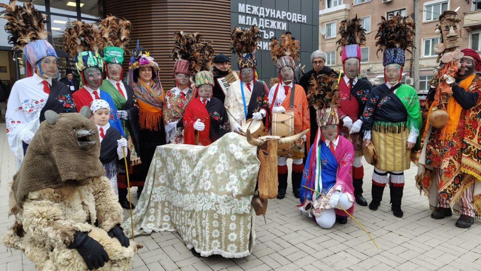 La tradición de Sande durante el Festival de Surva.