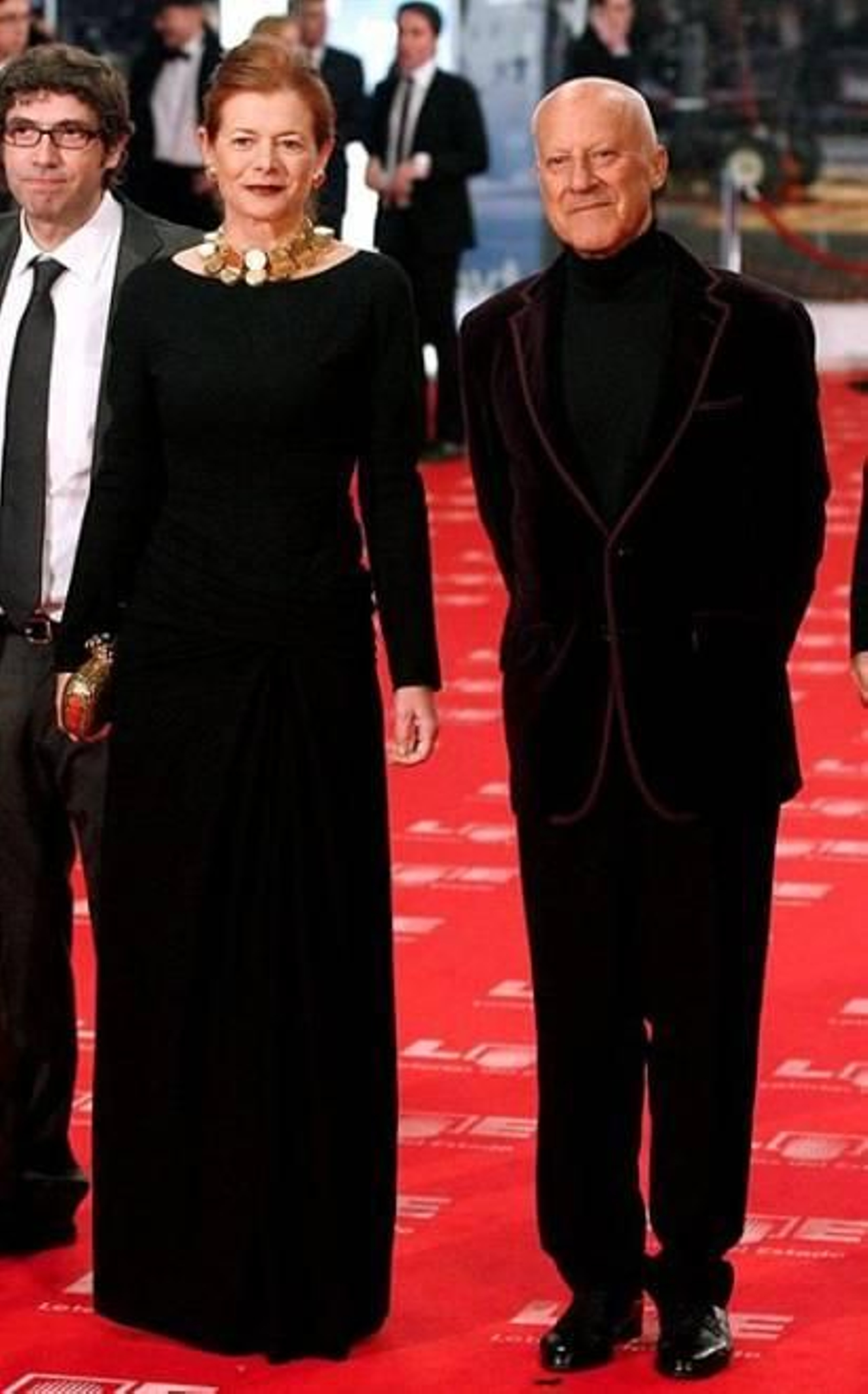 La profesora Elena Ochoa y el arquitecto británico Norman Foster a su llegada a la ceremonia. Foto: EFE