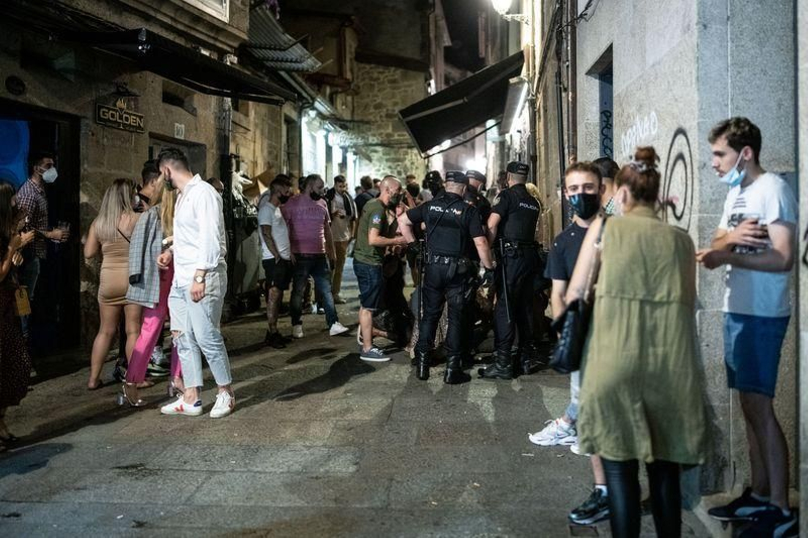 Despliegue policial para vigilar las zonas de ocio nocturno // FOTO: ÓSCAR PINAL