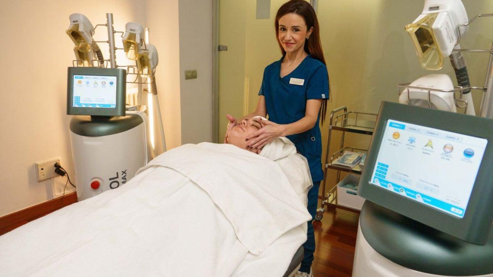 Sesión de estética con aparatología de última generación.