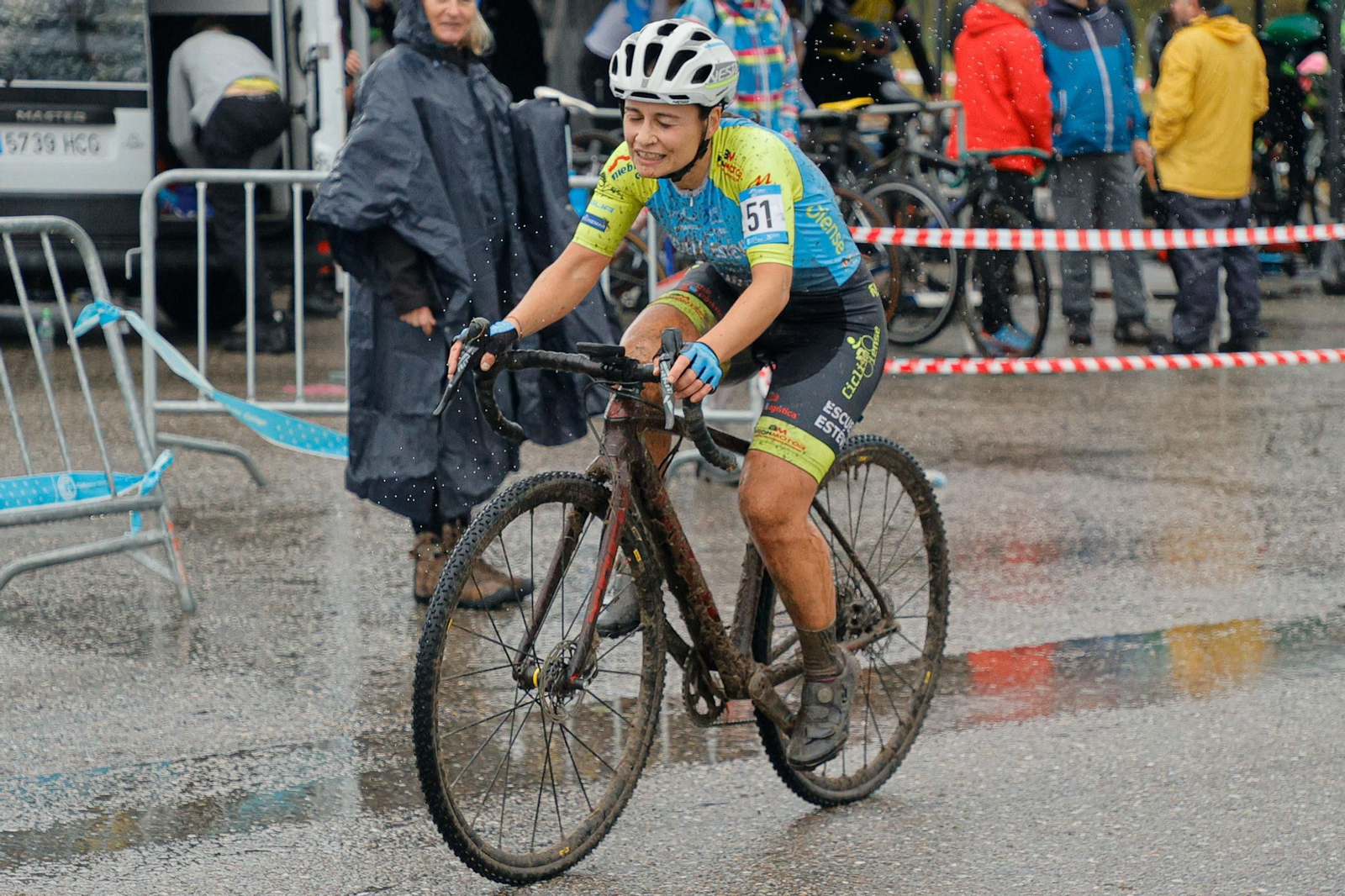 Galería | Más de 200 ciclistas compiten en el trofeo de ciclocross del Concello de Nigrán