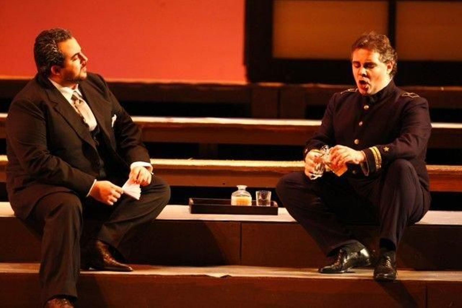 Sebastián Ferrada, como Pinkerton (derecha), en “Madame Butterfly”.