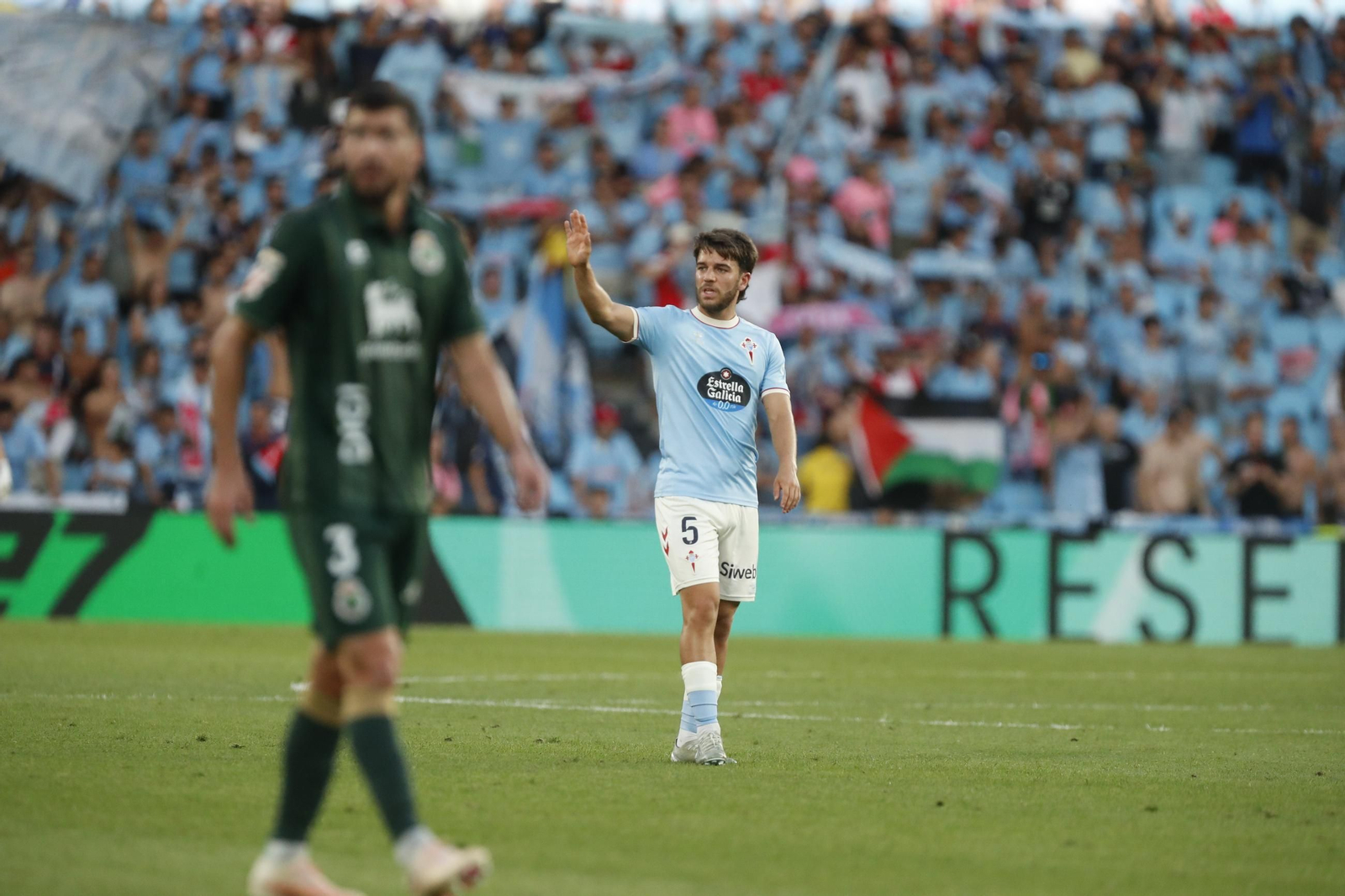 Sergio Carreira gesticula durante el partido del pasado sábado en Balaídos ante el Racing de Santander.
