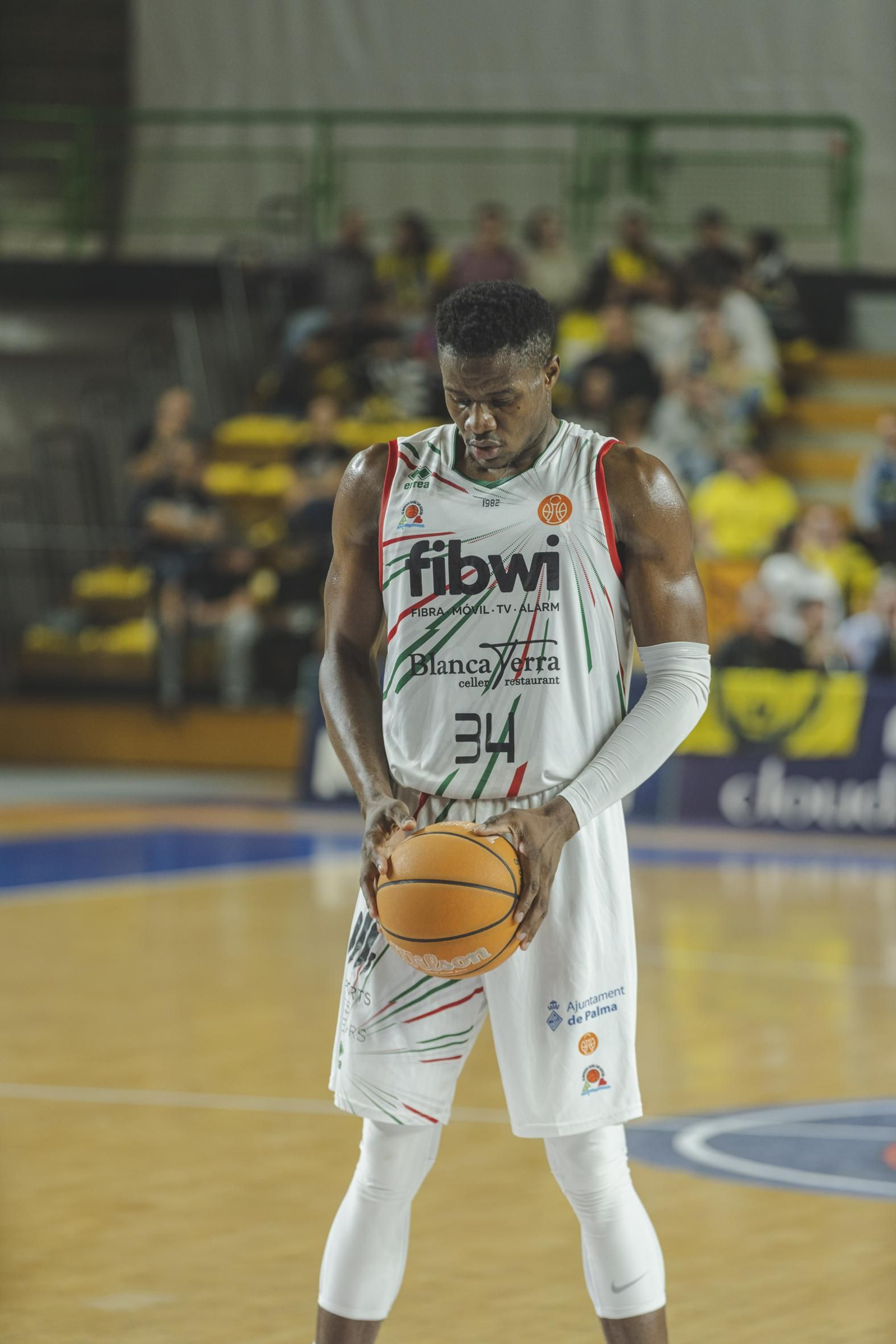 Galería | El COB asusta los fantasmas en Samaín y logra la victoria ante el Fibwi