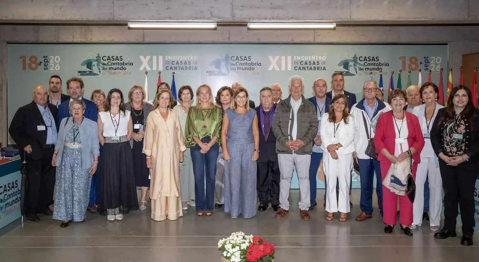 Foto de familia de los participantes en el encuentro
