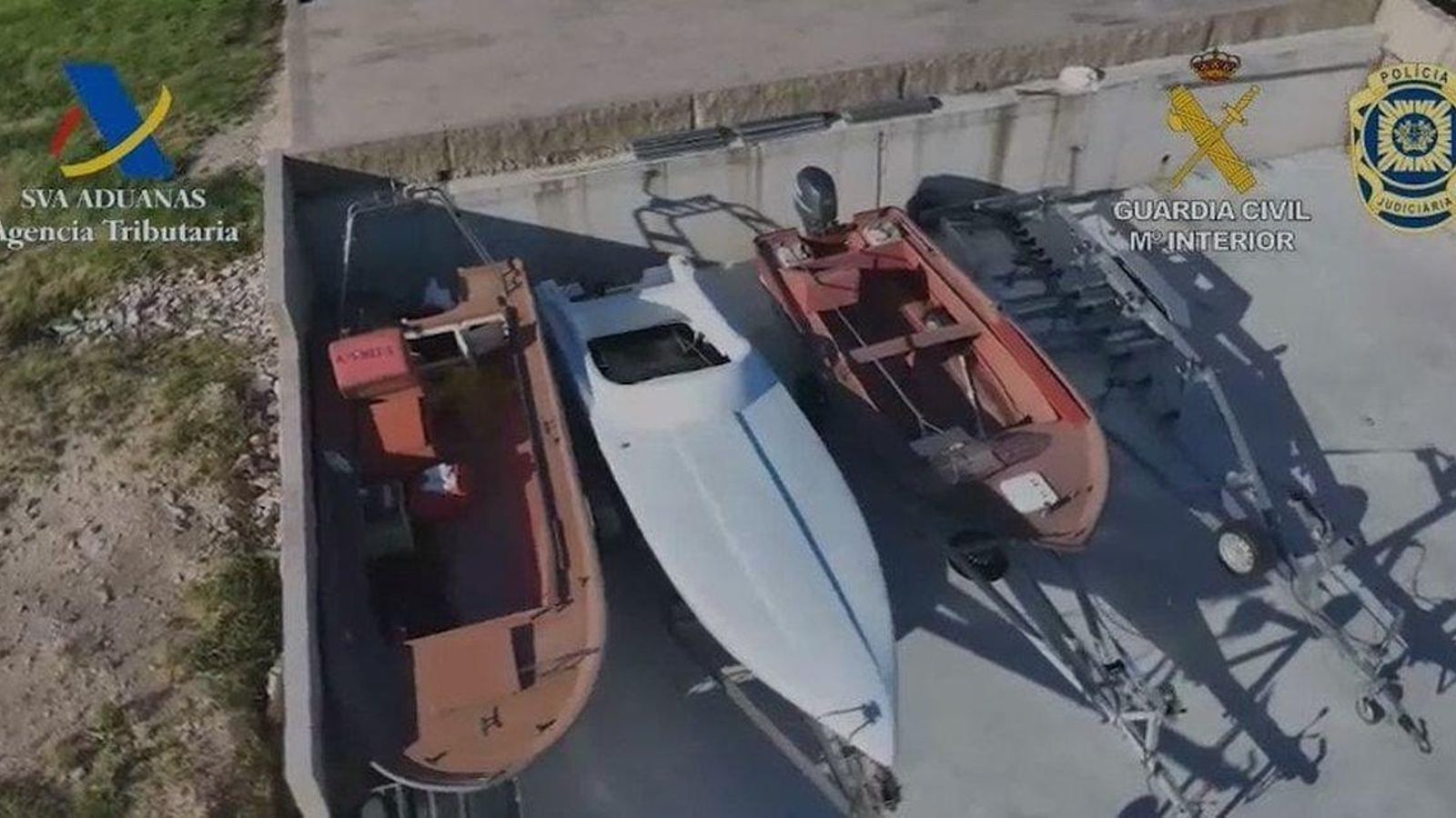 Lanchas aprehendidas en la casa de Pereiro de Aguiar de uno de los investigados.