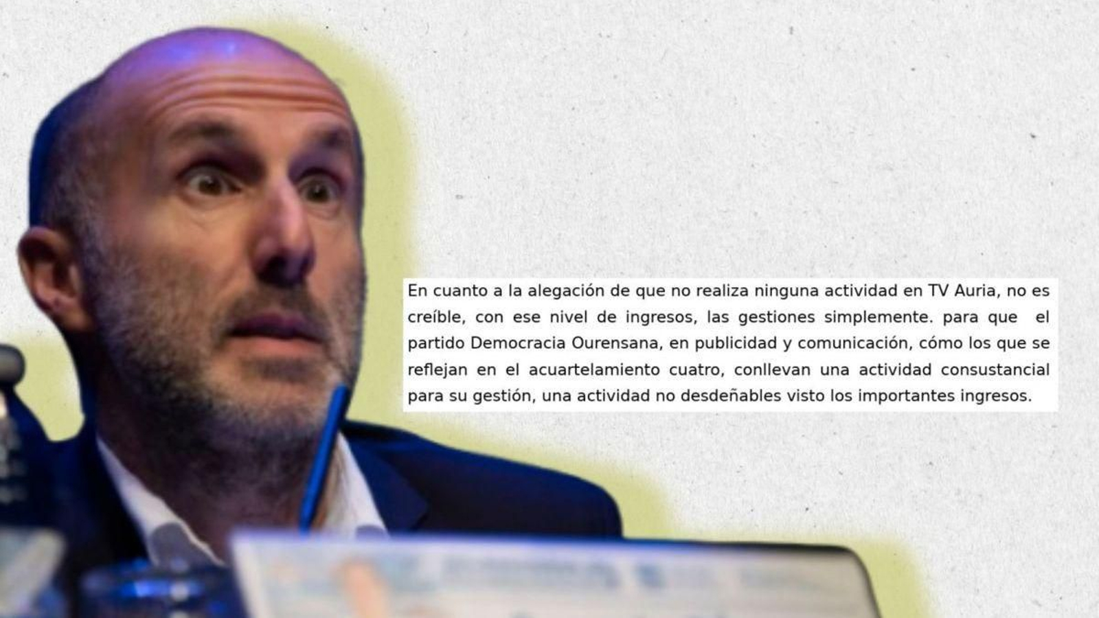 Jácome, este martes en un acto, junto a una de las frases más destacadas del escrito del fiscal sobreimpresionada.