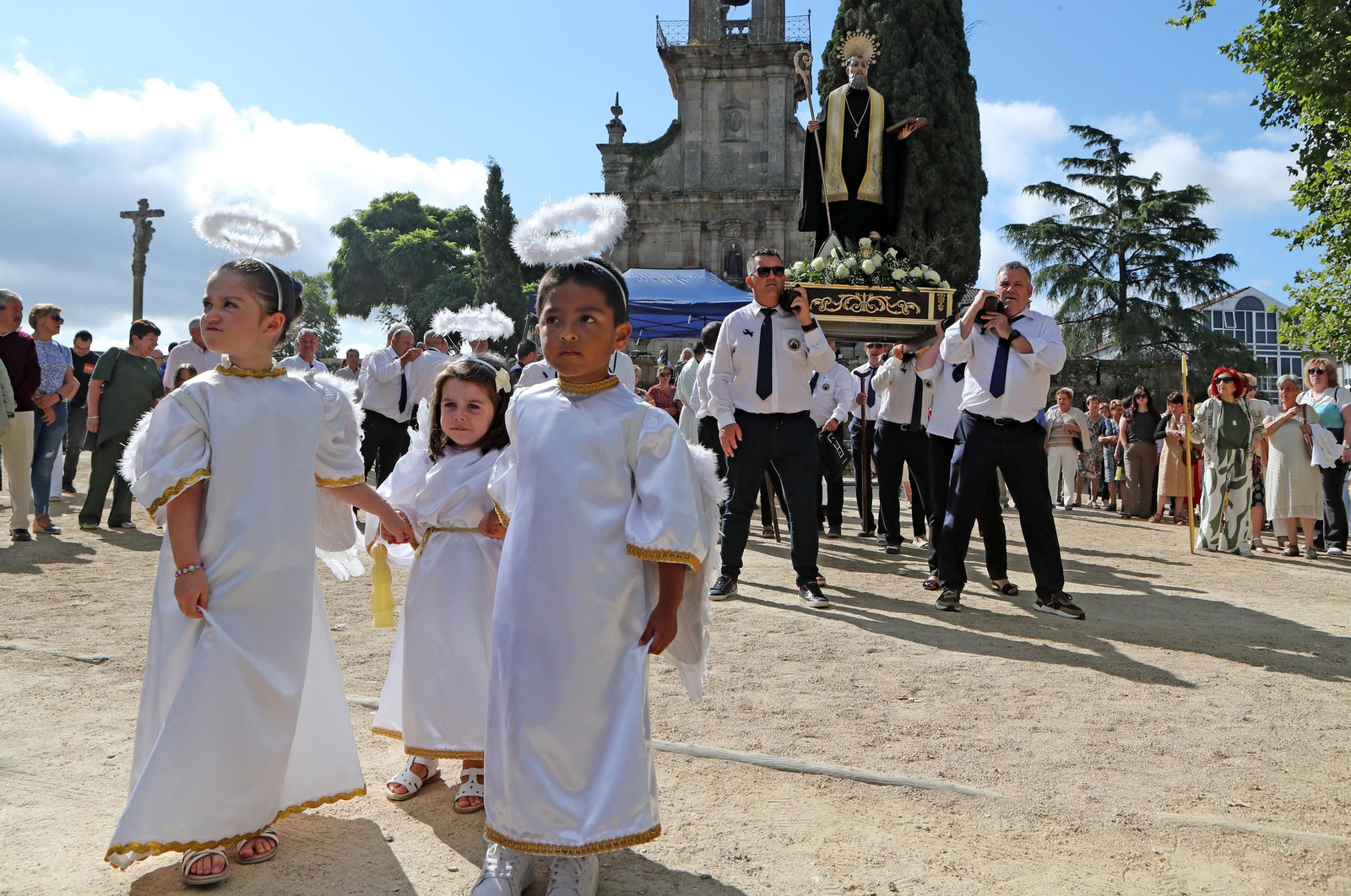 Galería | Allariz despide ó   San Bieito cunha   procesión sentida  e numerosa