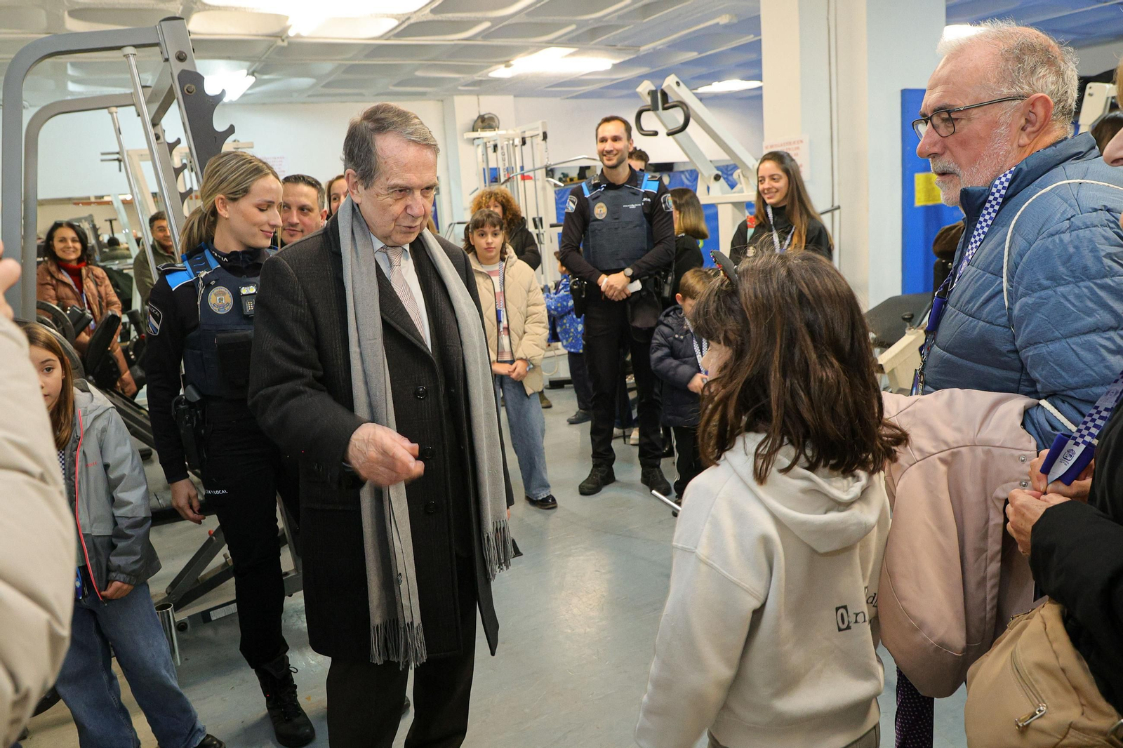 Galería | Niños y mayores descubren el trabajo de la Policía Local de Vigo