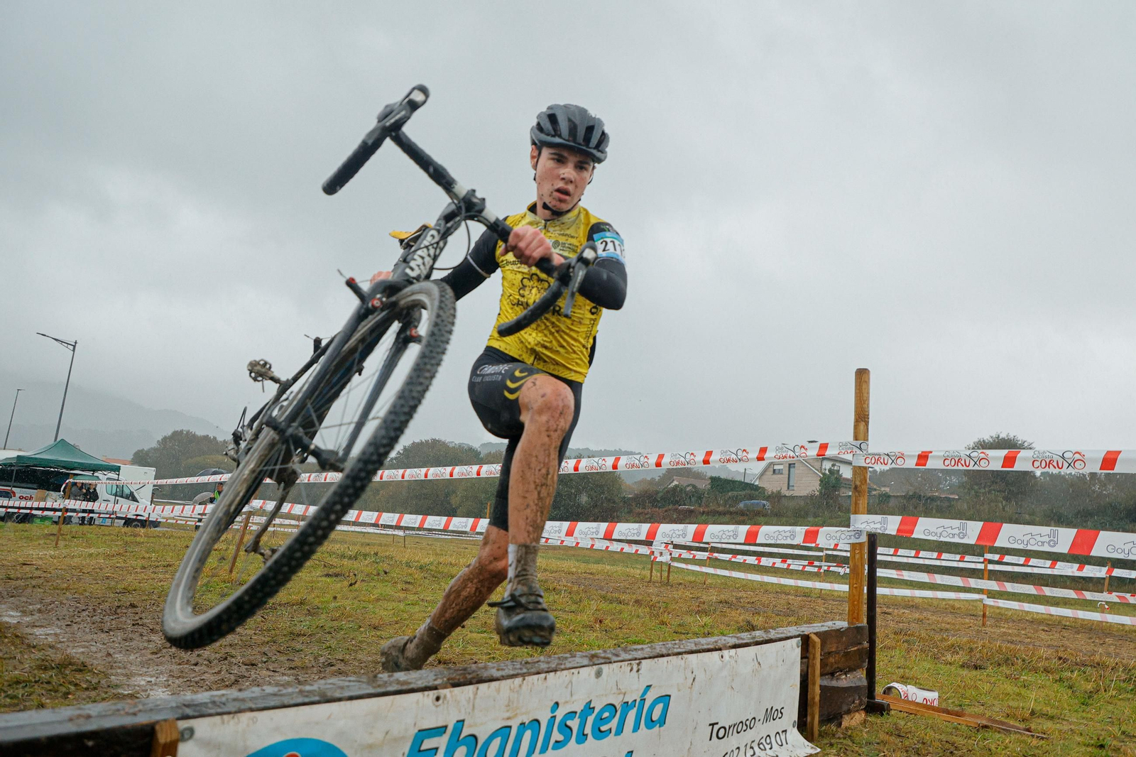 Galería | Más de 200 ciclistas compiten en el trofeo de ciclocross del Concello de Nigrán