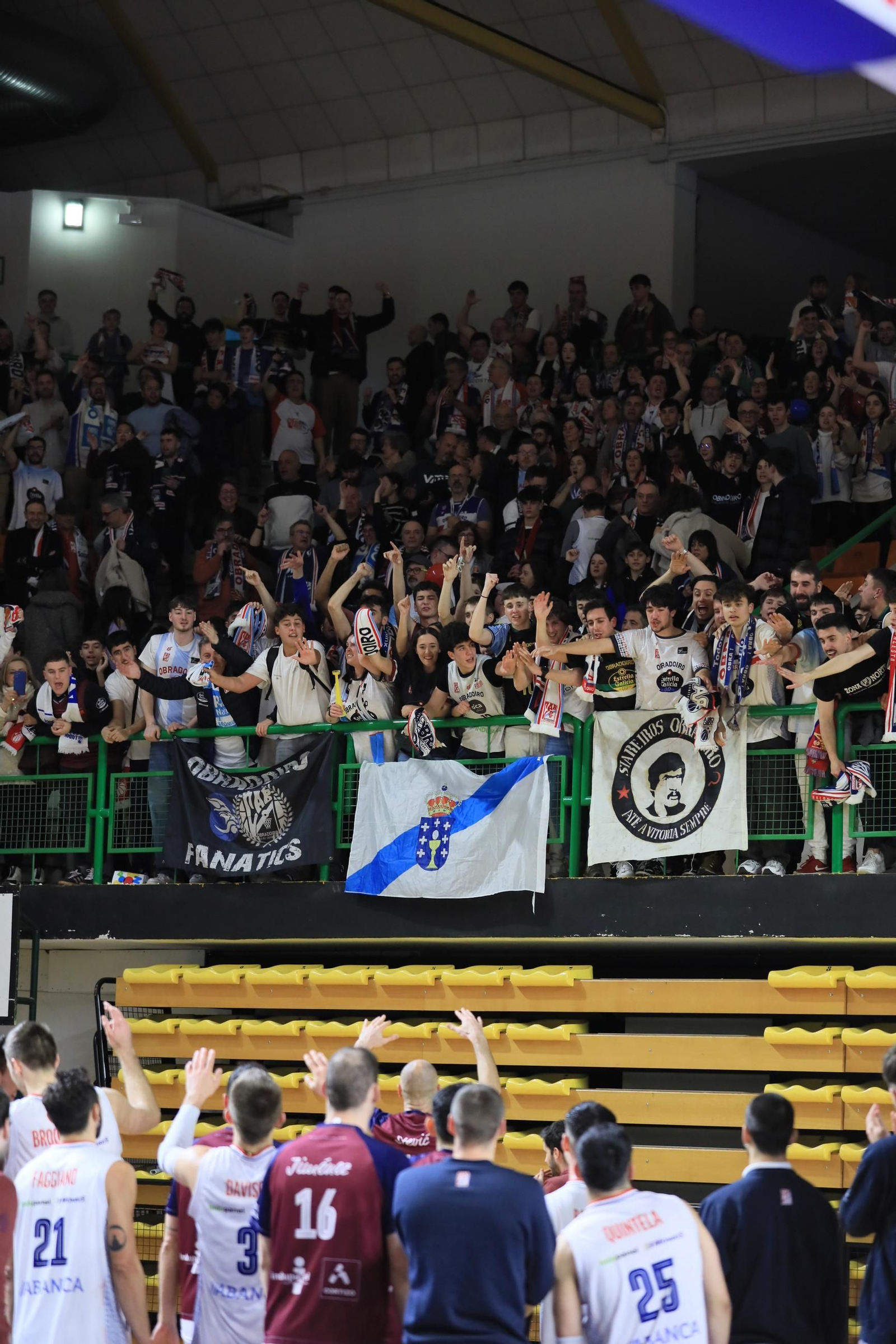 Galería | El Pazo, a reventar para el derbi COB-Obradoiro