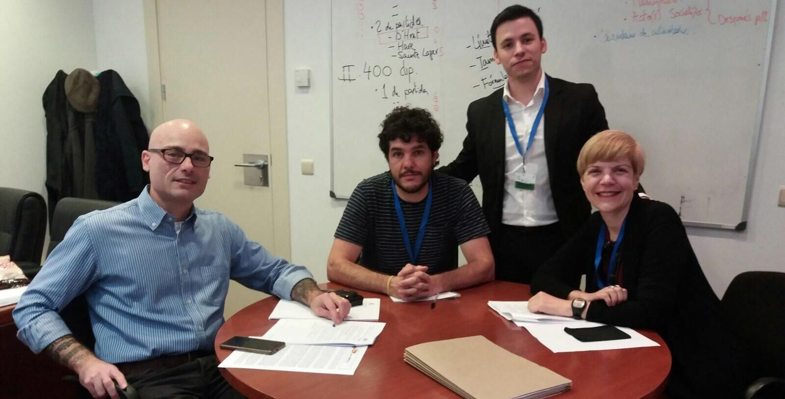 Representantes de CeDEU con el diputado de Podemos Txema Guijarro y el co-coordinador de IU Exterior, Eduardo Velázquez.