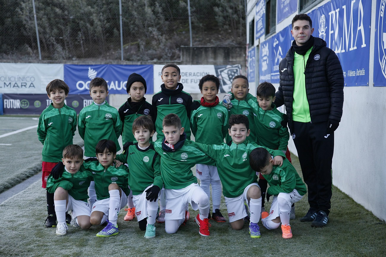 Galería | El fútbol base ourensano disfruta de un torneo benéfico en Barbadás