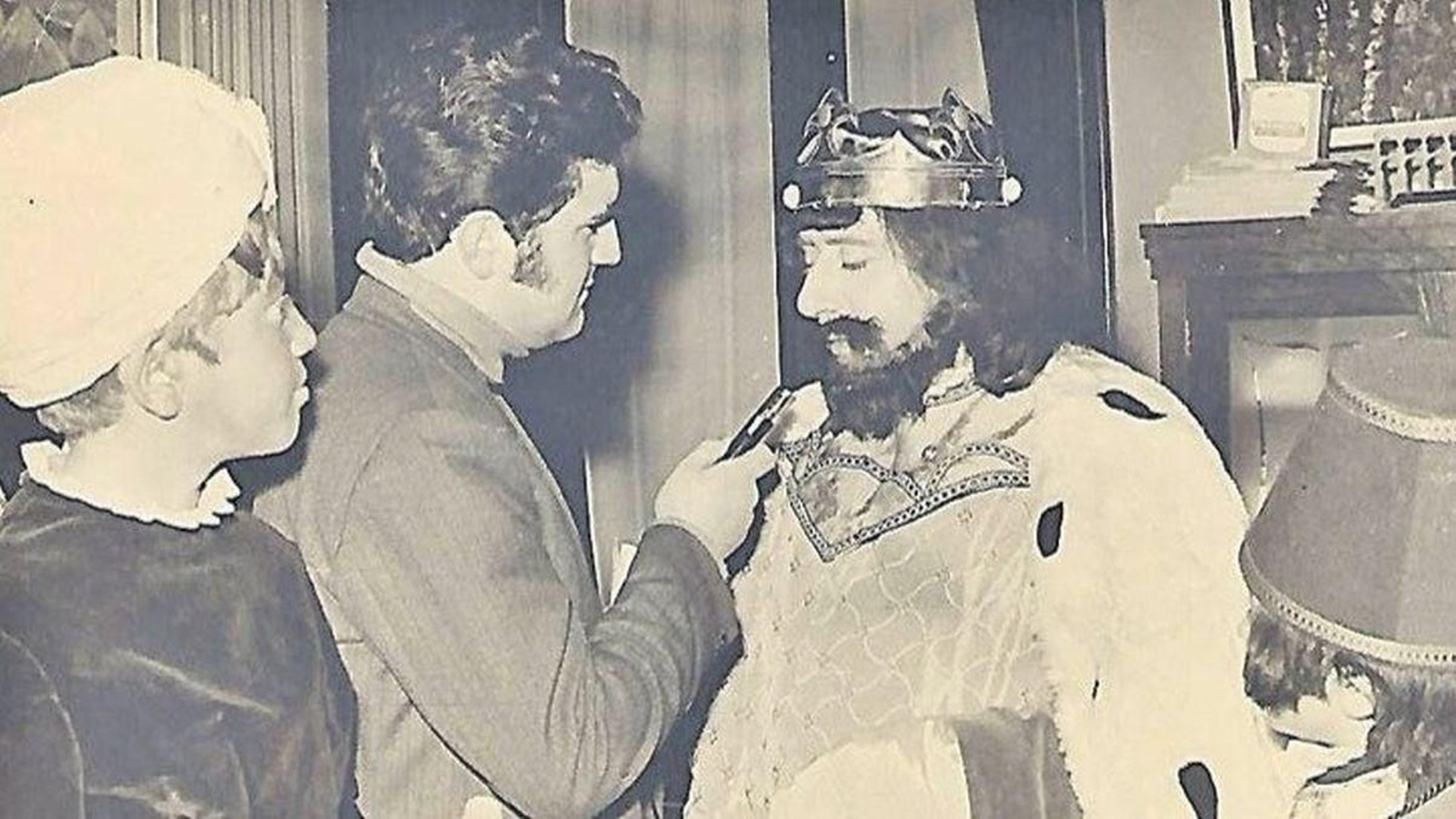 Entrevistando el Rey Baltasar muy parecido a Adolfo Rego.