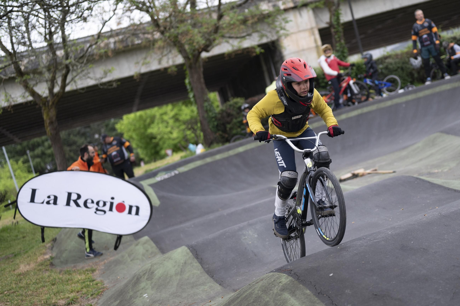 Galería | +Deporte La Región impulsa el pumptrack en Ourense de la mano de Maese Riders