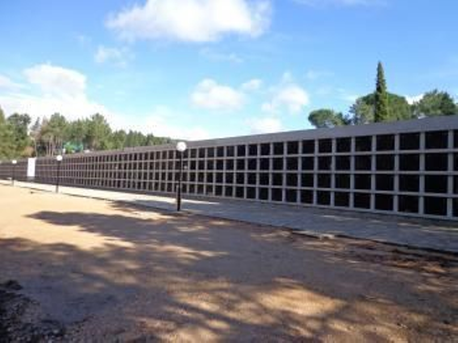 Ampliación del cementerio municipal de O Barco.
