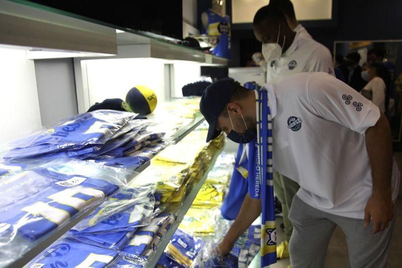 Presentación de la tienda del COB (MIGUEL ÁNGEL)