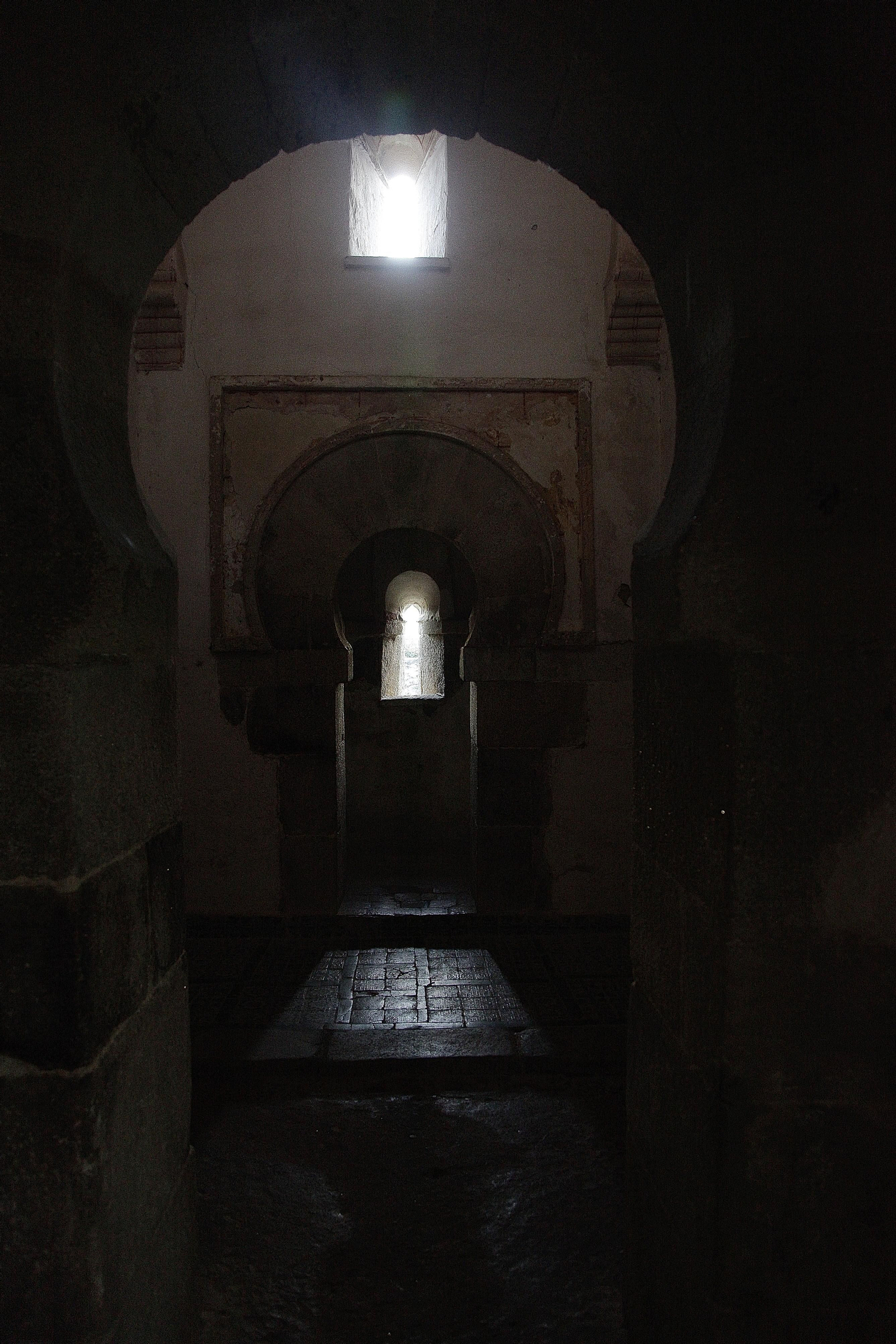 El equinoccio de otoño, a través de las ventanas de la capilla de San Miguel de Celanova. MIGUEL ÁNGEL