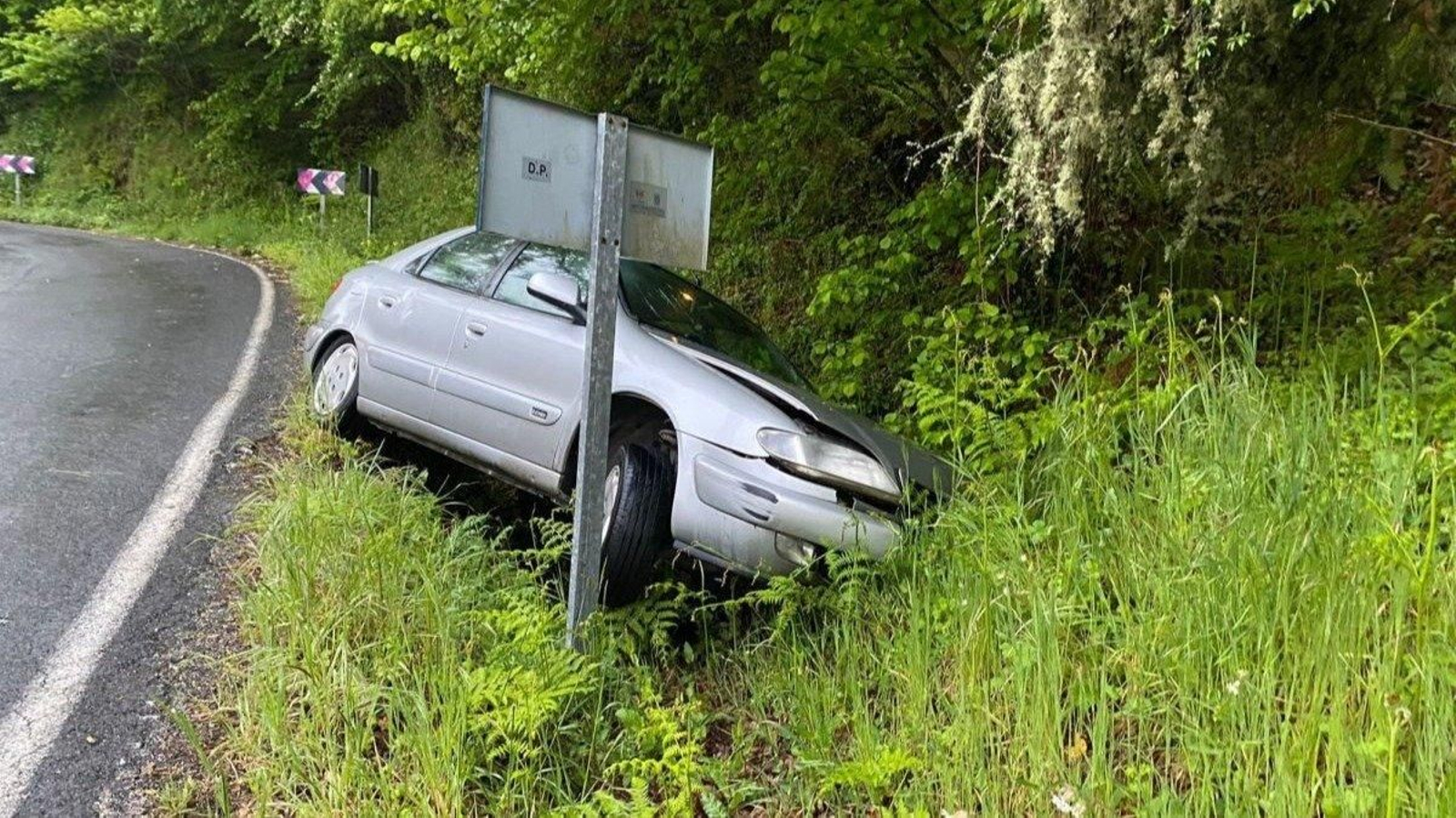 Salida de vía en la carretera que une Viana y Vilariño.