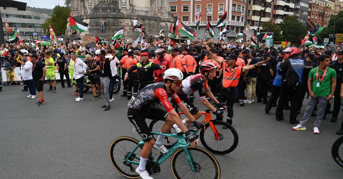 Cancelada la etapa de La Vuelta en Bilbao por protestas palestinas ...
