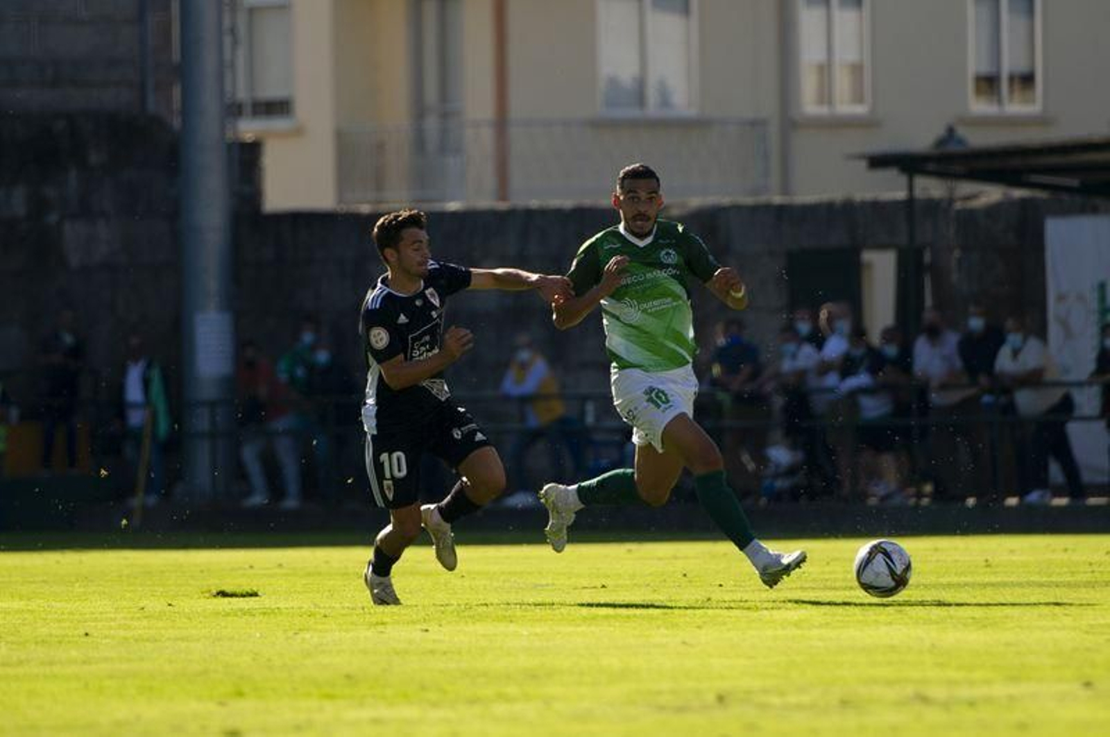 Partido entre el Arenteiro y el Compostela.
