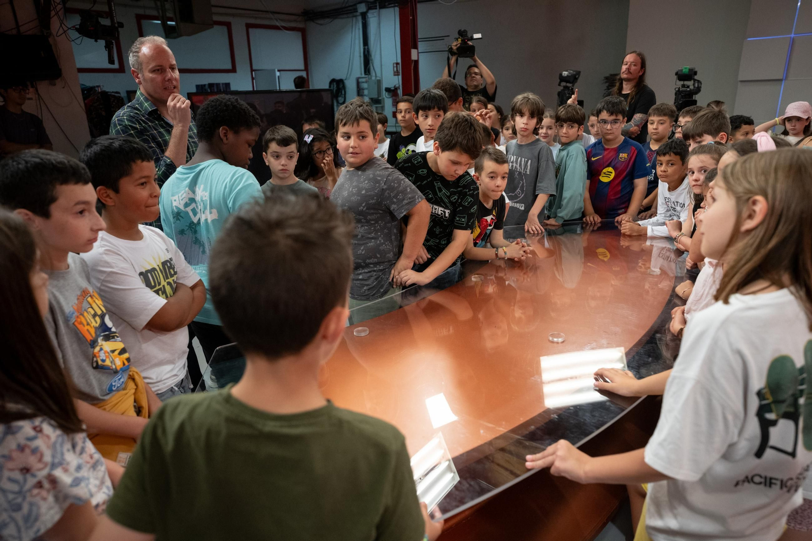 Visita dos alumnos do colexio Albino Núñez ó plató de Telemiño