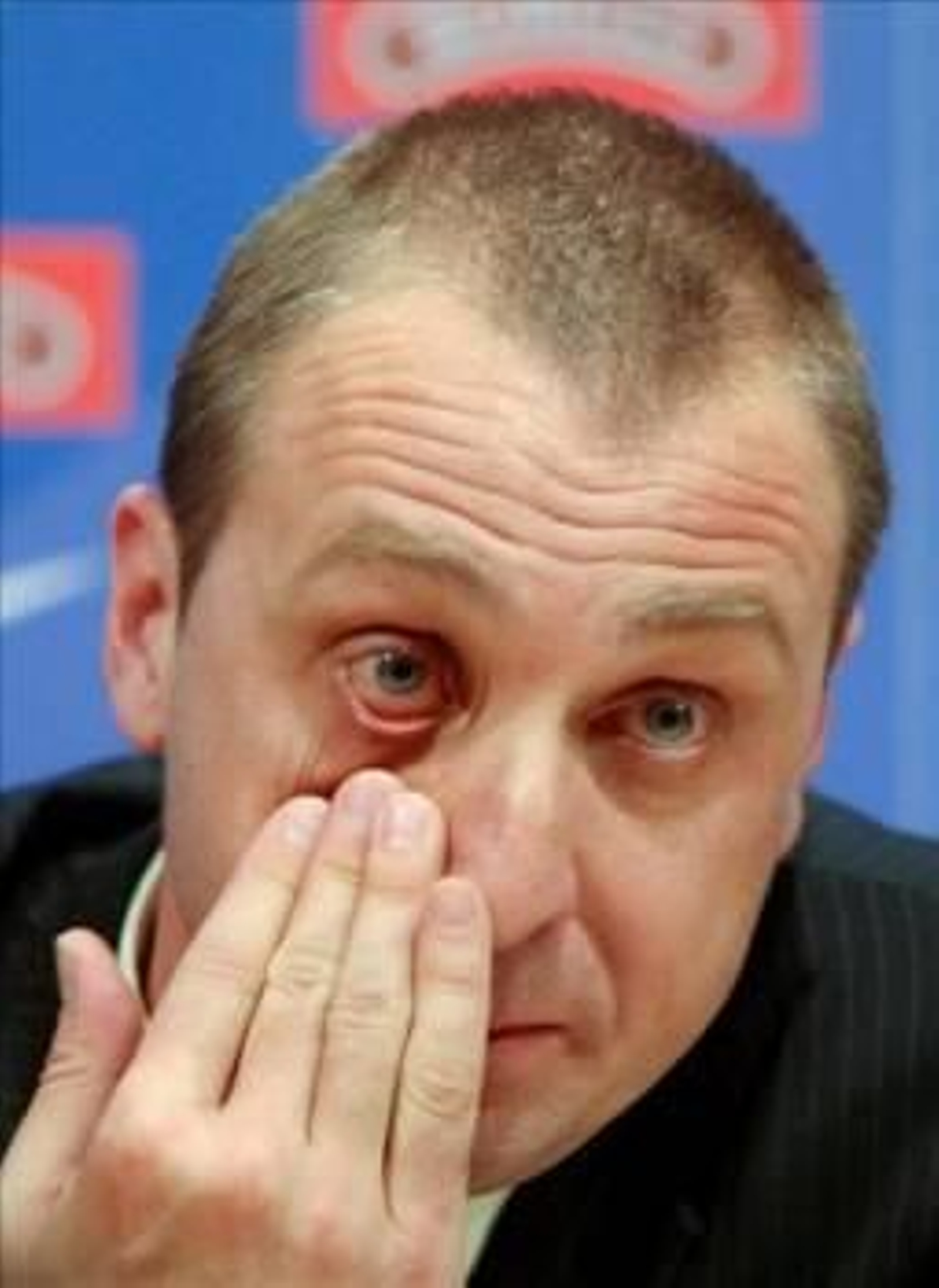 David Barrufet, emocionado durante la rueda de prensa. (Foto: Andreu Dalmau)