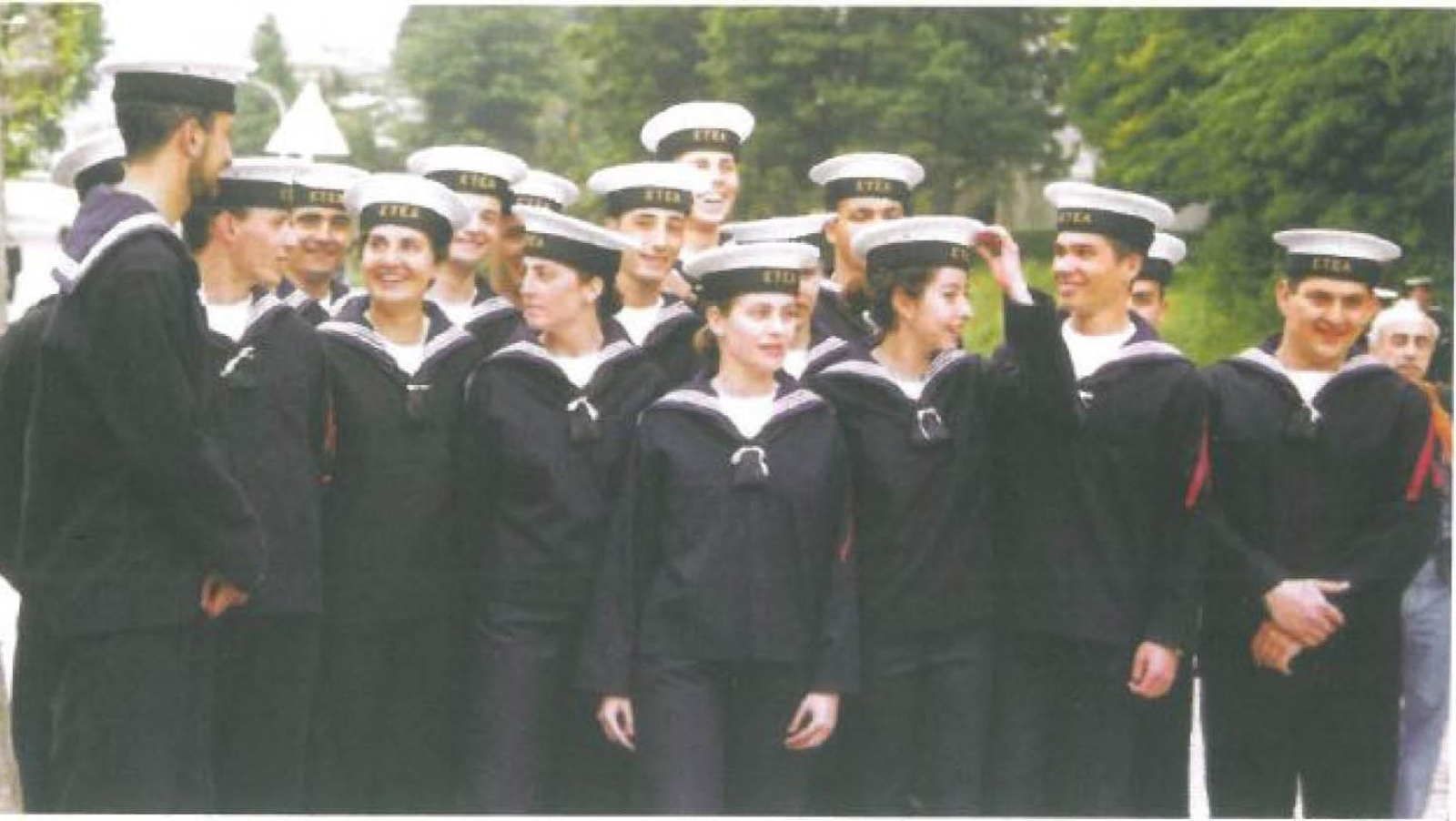 Primera promoción de la ETEA con graduadas femeninas, en 1993.