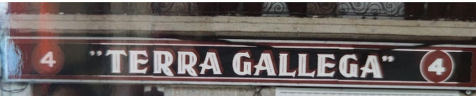 Zapatería “Terra Gallega” en el edificio propiedad del abogado Perez Ávíla en la Plaza Mayor. Cerró en los años noventa.