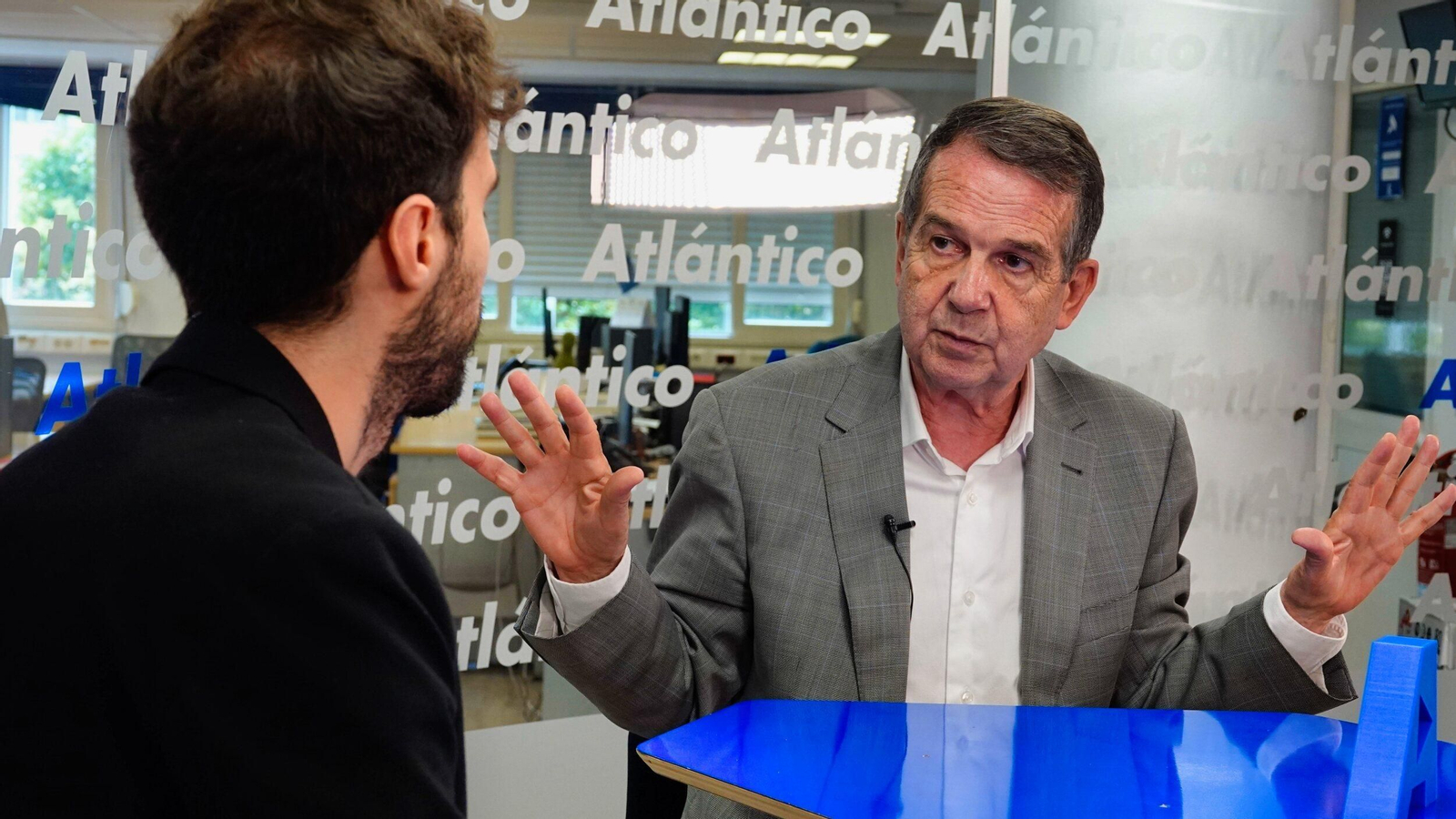 El alcalde de Vigo, Abel Caballero, en el set de Atlántico TV. // Vicente Alonso