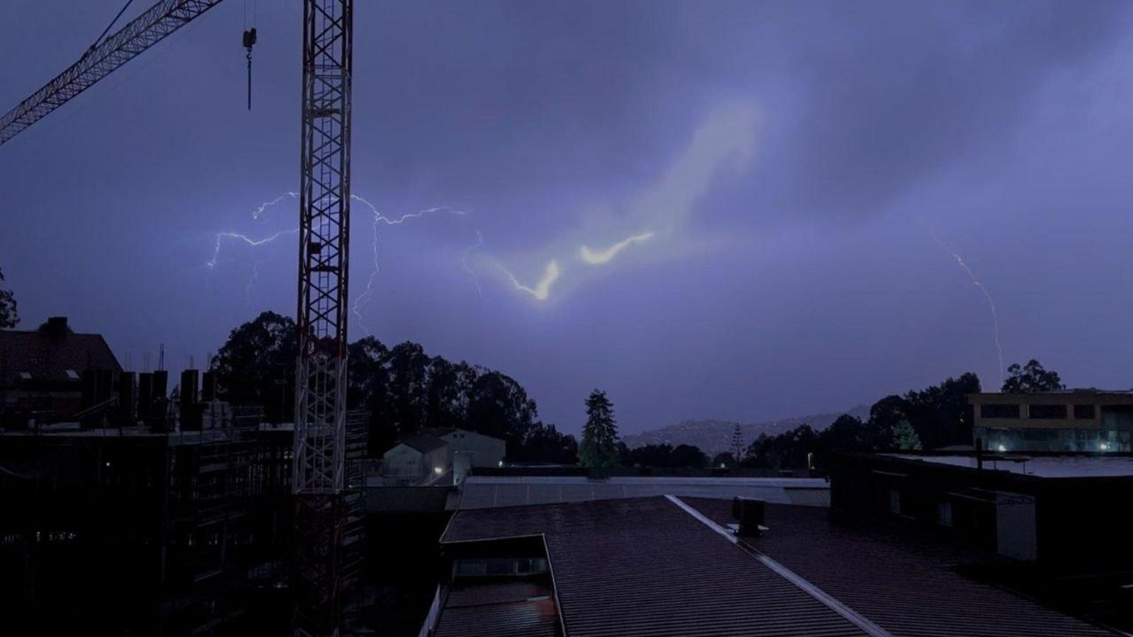 Rayos en la noche viguesa.