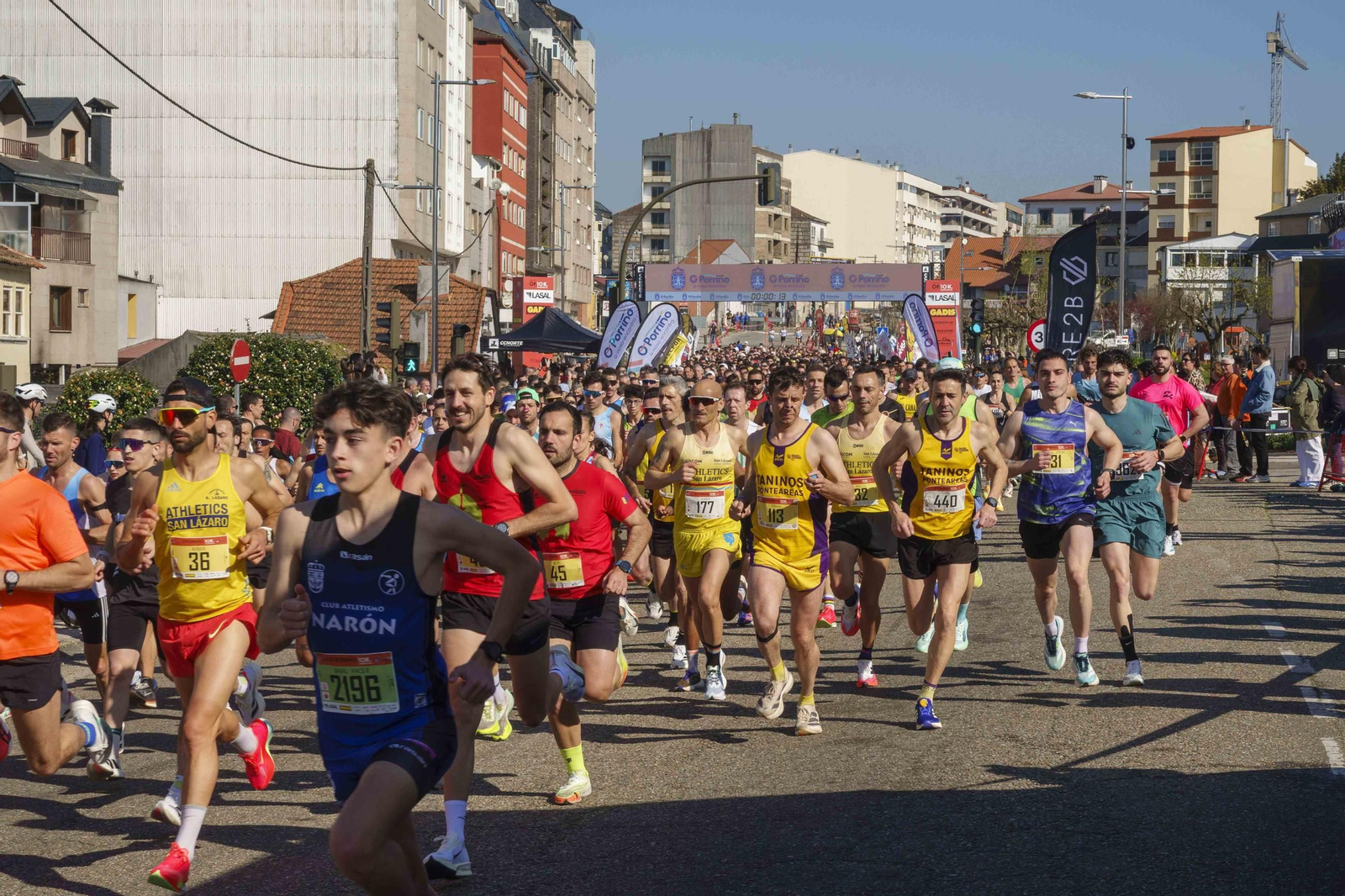 Galería | Pequeños y mayores se divierten en la 10K de Porriño