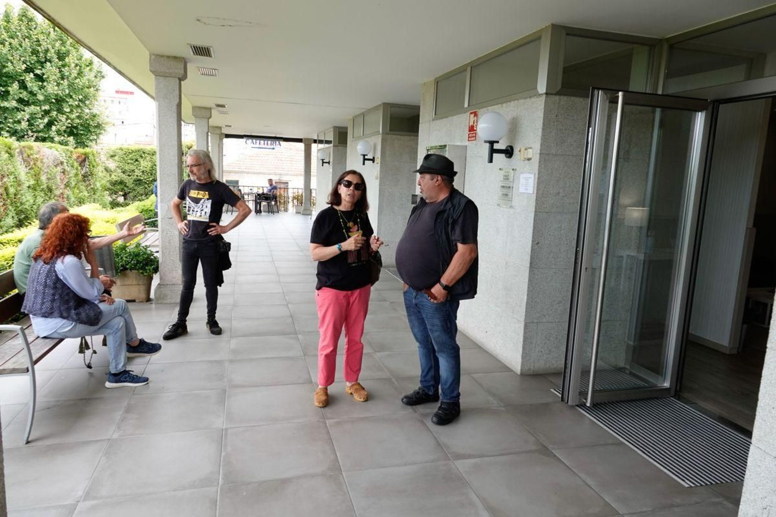 Rodrigo Rodríguez, uno de los dos hermanos de Jandro, recibió ayer el pésame  en Pereiró.