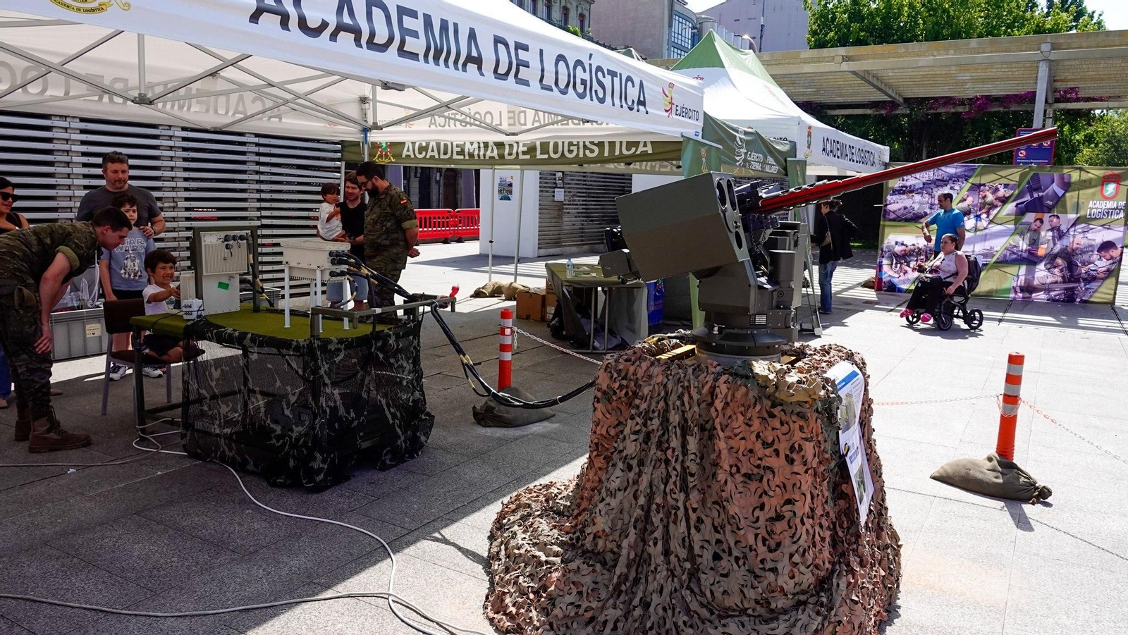 Galería | Comienza la programación del Día de las Fuerzas Armadas en Vigo