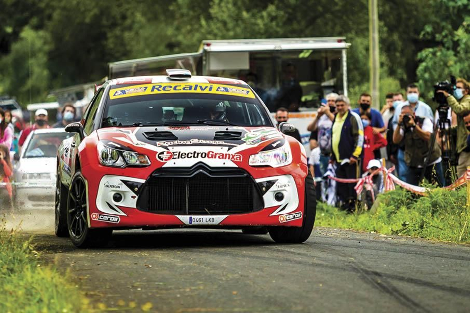 Jorge Pérez Oliveira y Avelino Martínez, durante el pasado Rally de Narón. (RFEDA)