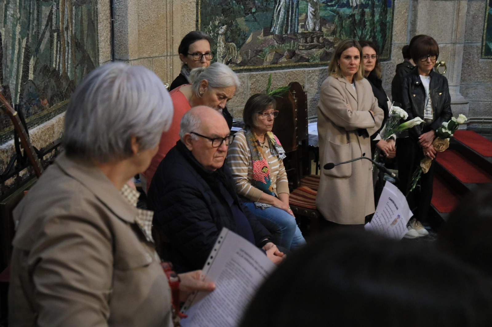 Galería | Las madres ofrecen sus flores un año más a la Virgen de Fátima, en fotos