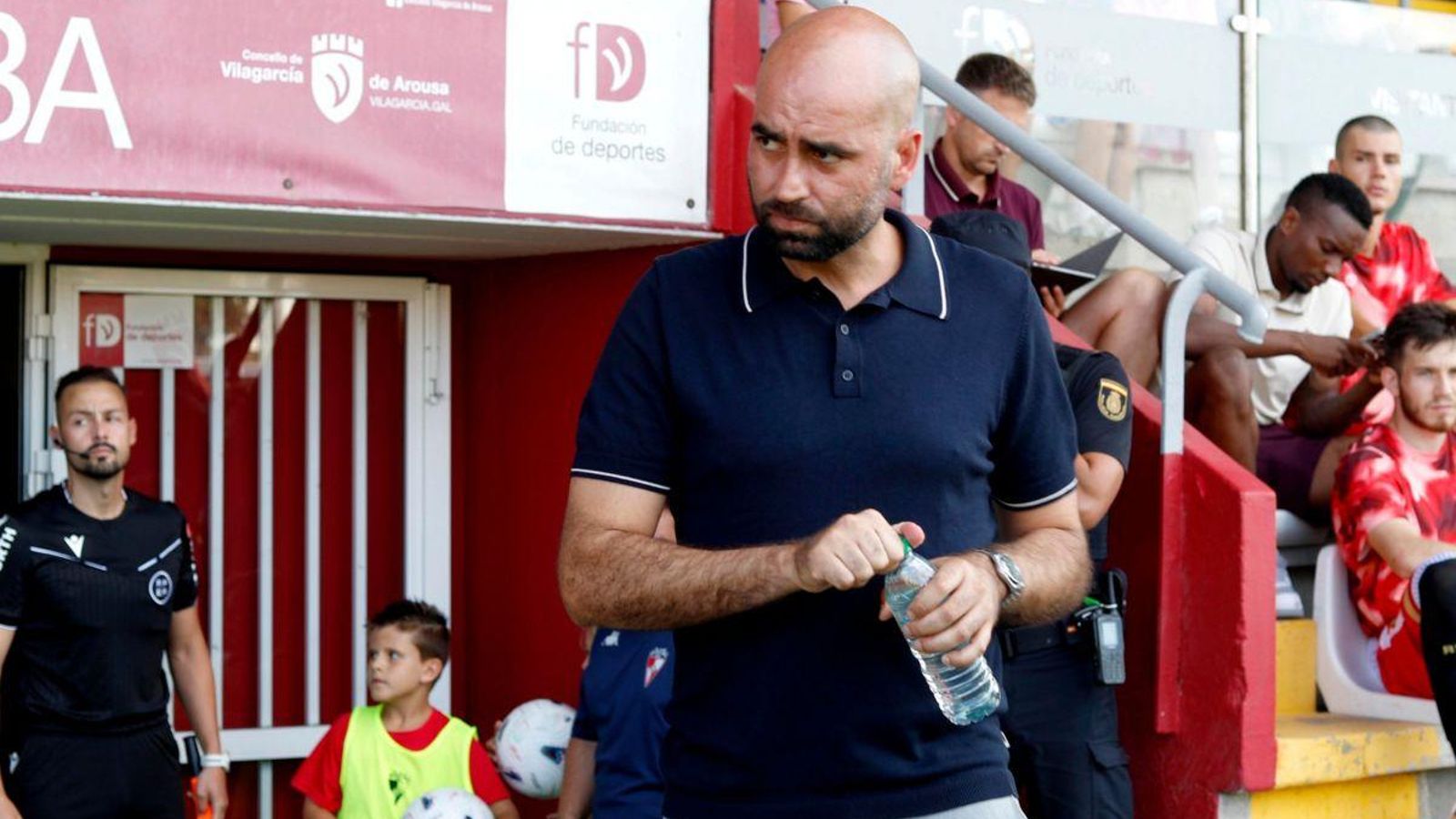 Claudio Giráldez, ayer en A Lomba antes del inicio del partido.