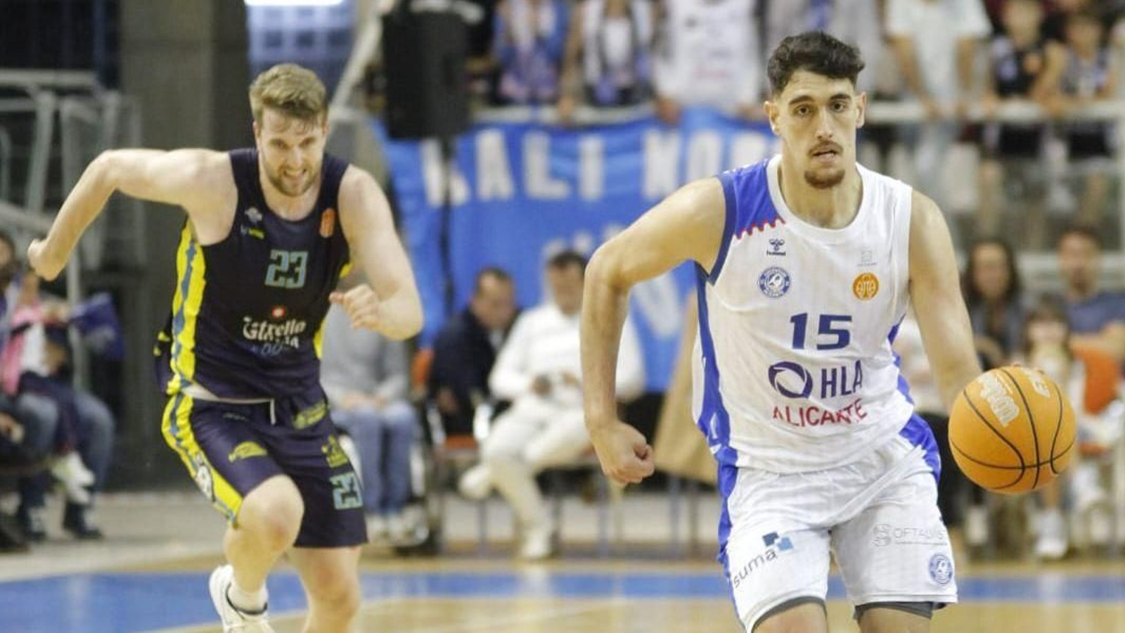 Krikke persigue a Rosa durante el Alicante-COB