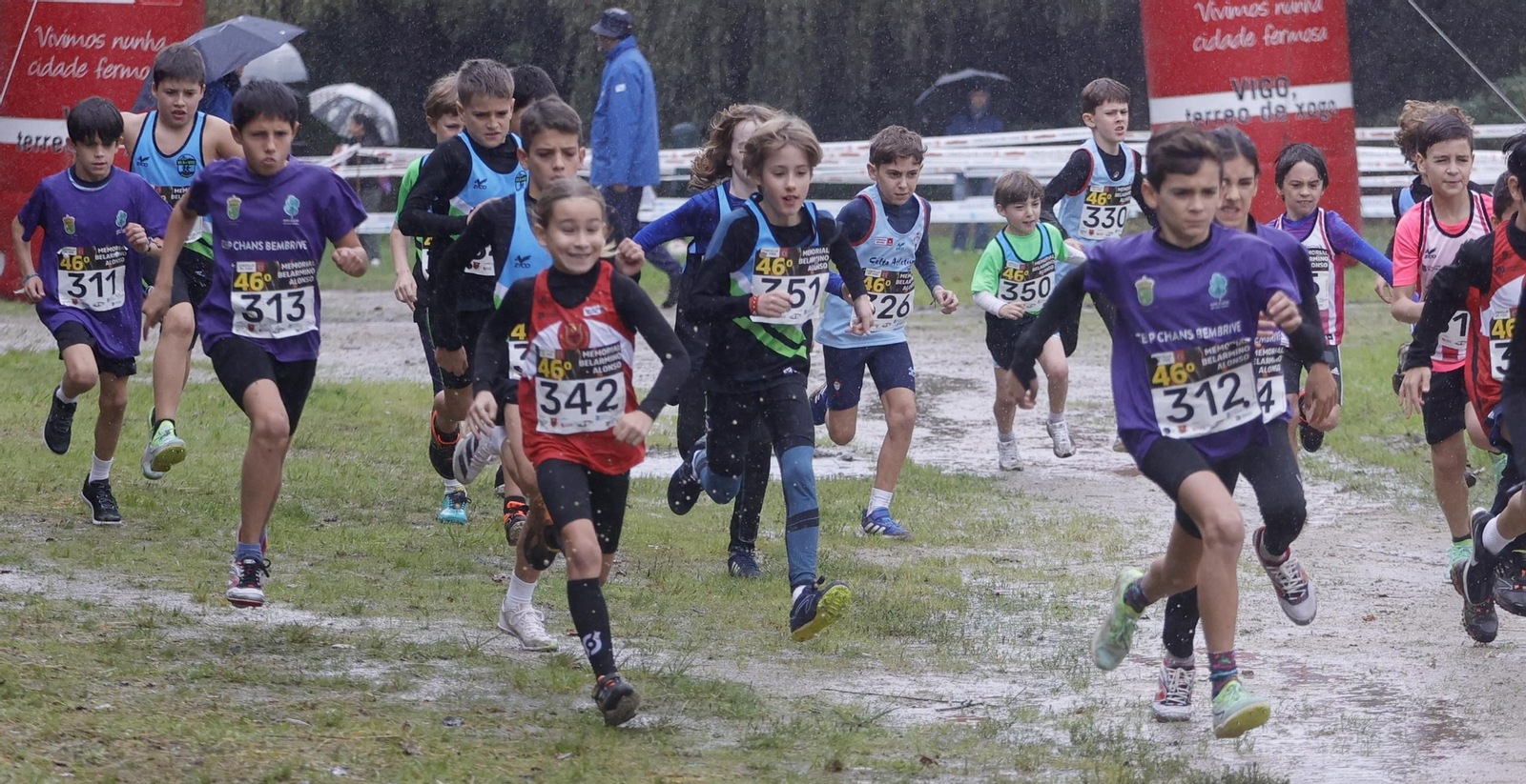 Galería | Pequeños y mayores se divierten en el Cross Belarmino Alonso