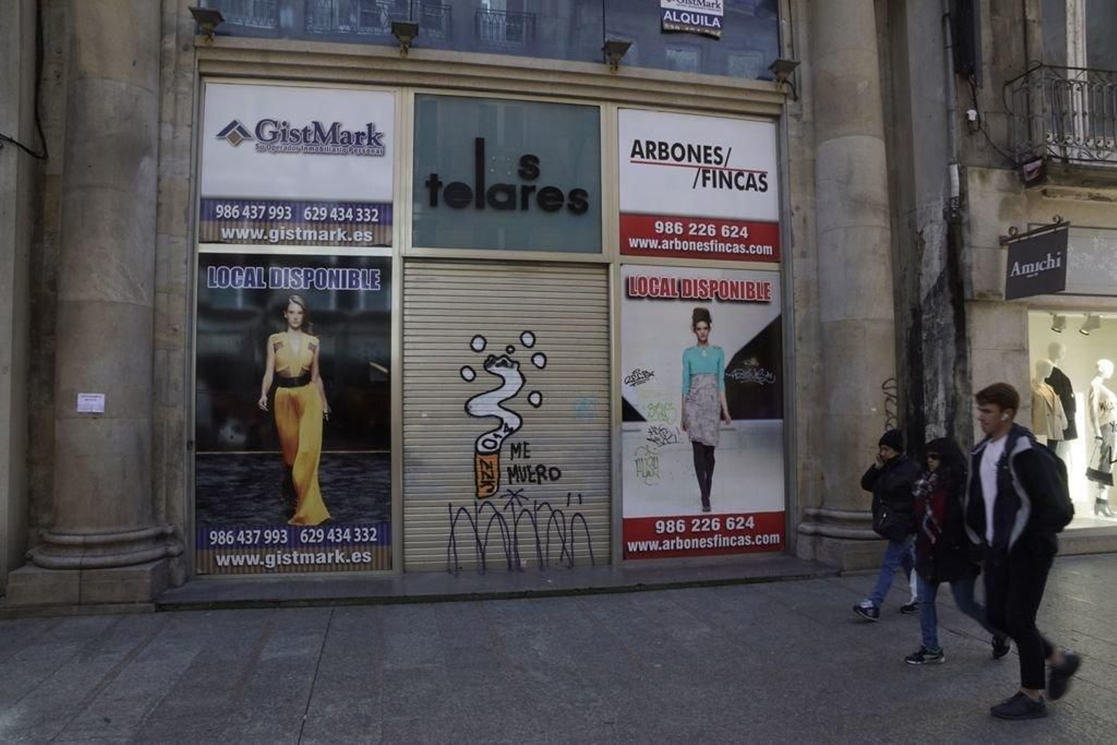 Uno de los locales cerrados que parece ya a punto de ser adquirido.