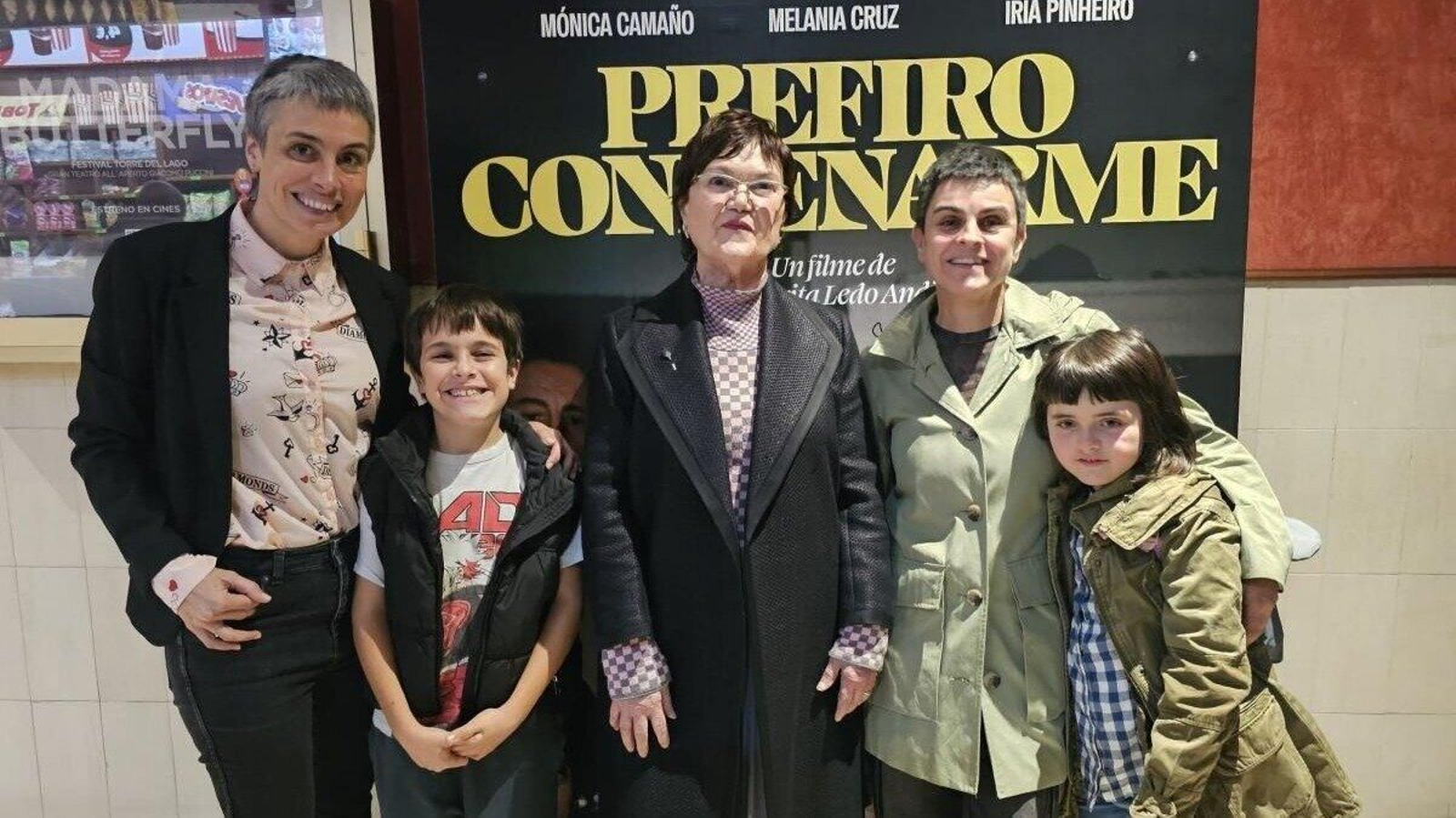 Margarita Ledo, Iria Pinheiro y Mónica de Nut en los Multicines Norte.
