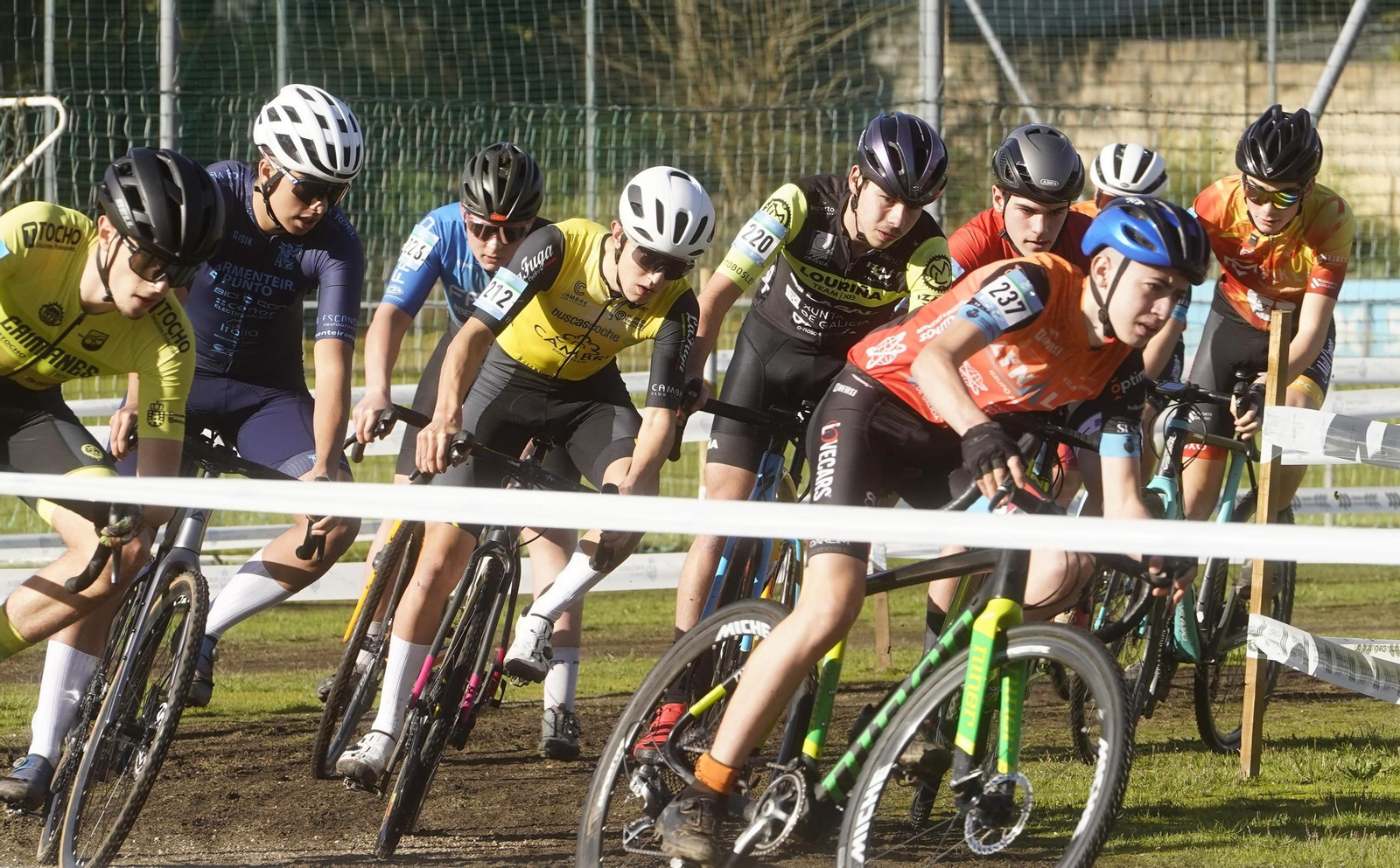 Galería | El ciclocross toma Ponteareas con más de 200 participantes