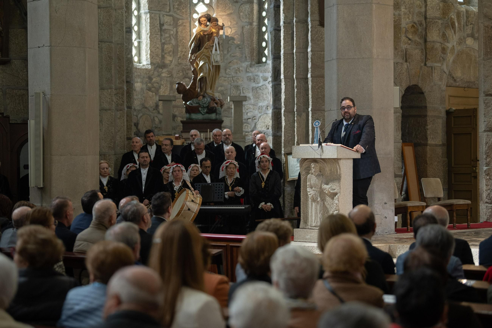 Galería | Pregón de Xosé Ramón Gayoso en la Santa Cruz de Carballiño