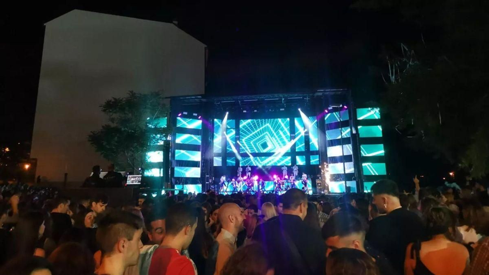 Actuación del Combo Dominicano en las fiestas de A Valenzá