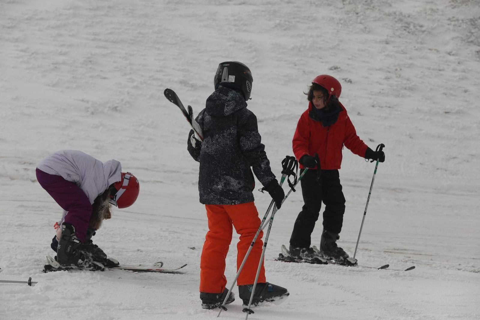 Jornada de esquí en la nieve (Foto: José Paz)