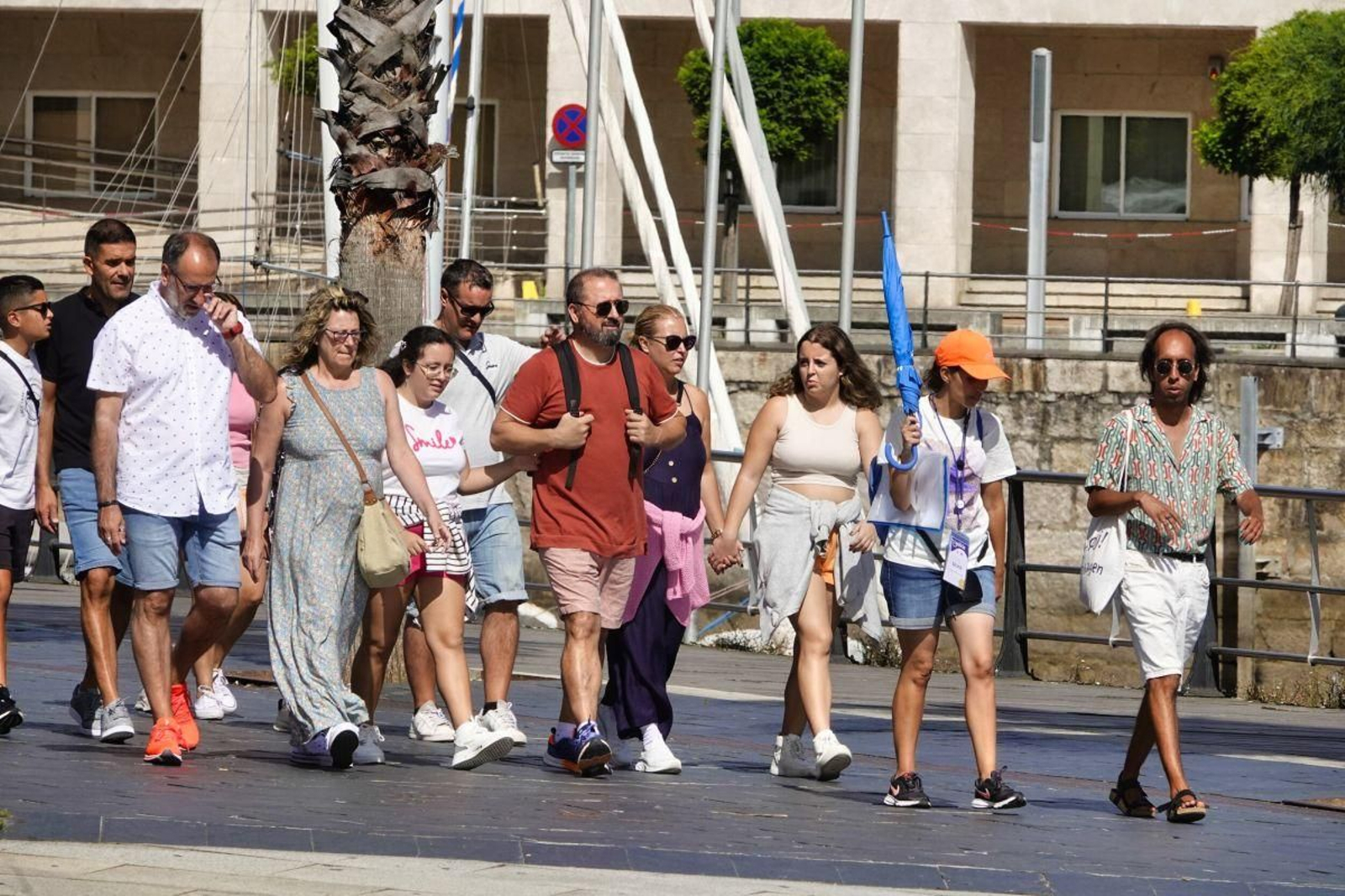Turistas por el entorno del puerto durante el pasado mes de agosto.