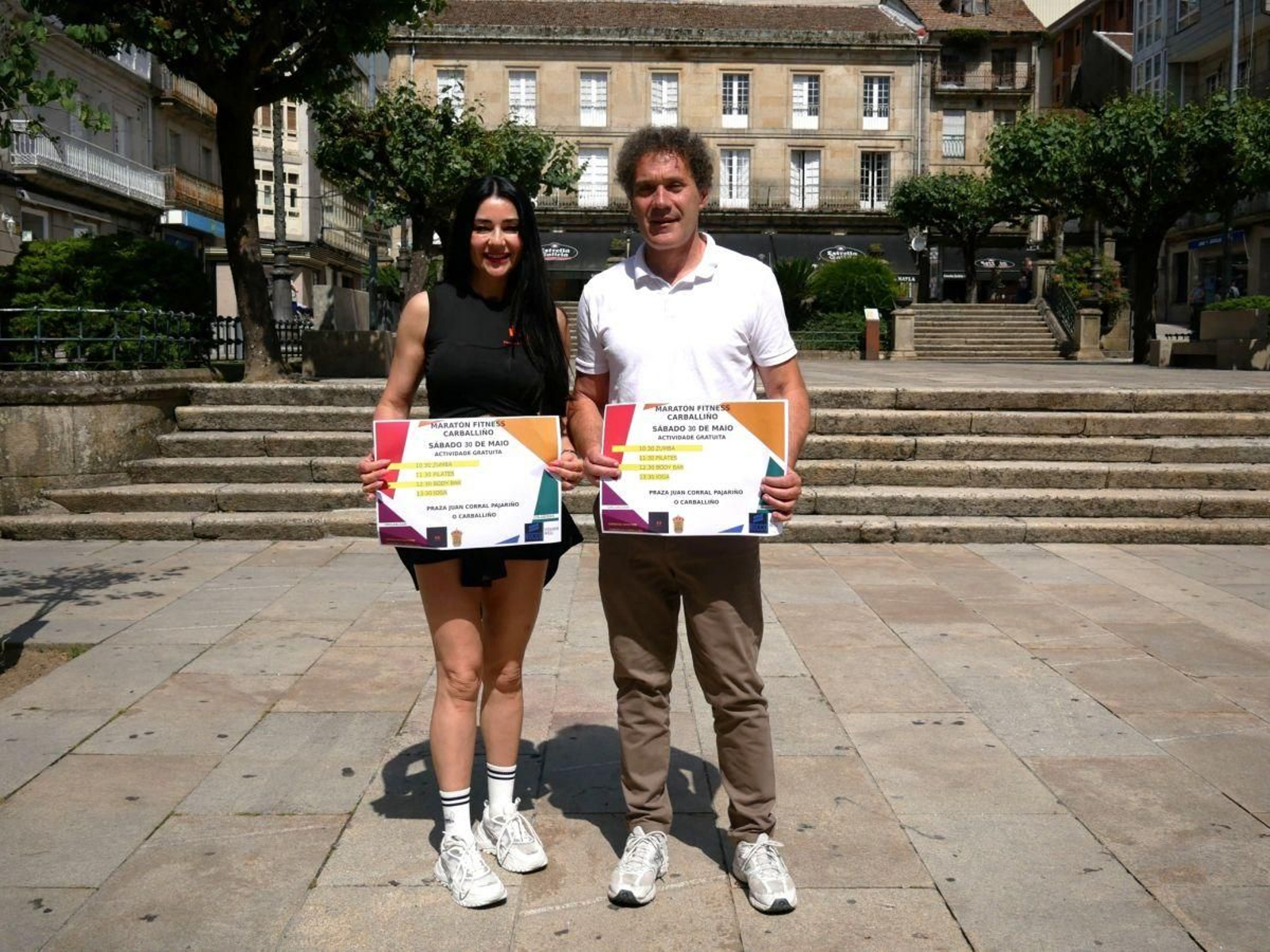 Rebeca Amil y José Castro-Gil, en la Praza Maior.